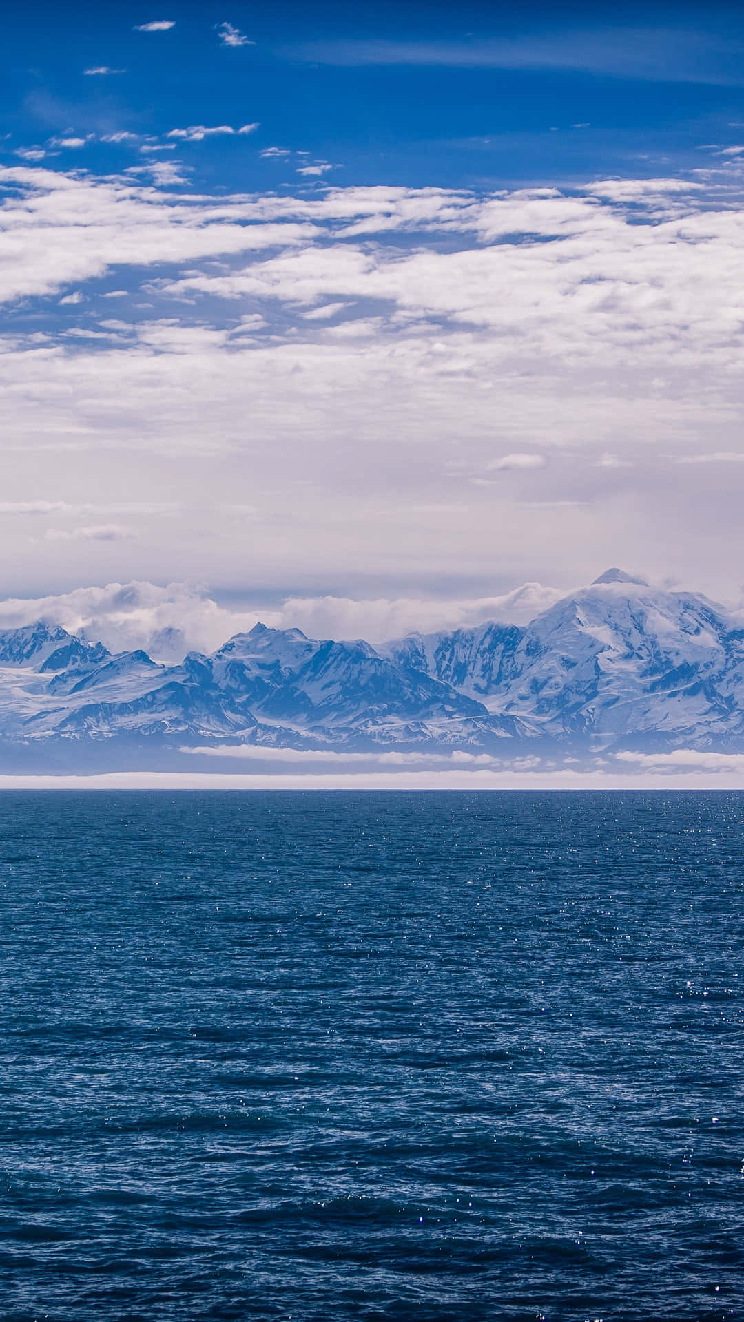 Montañade Alaska En El Parque Nacional De La Bahía De Los Glaciares. Fondo de pantalla