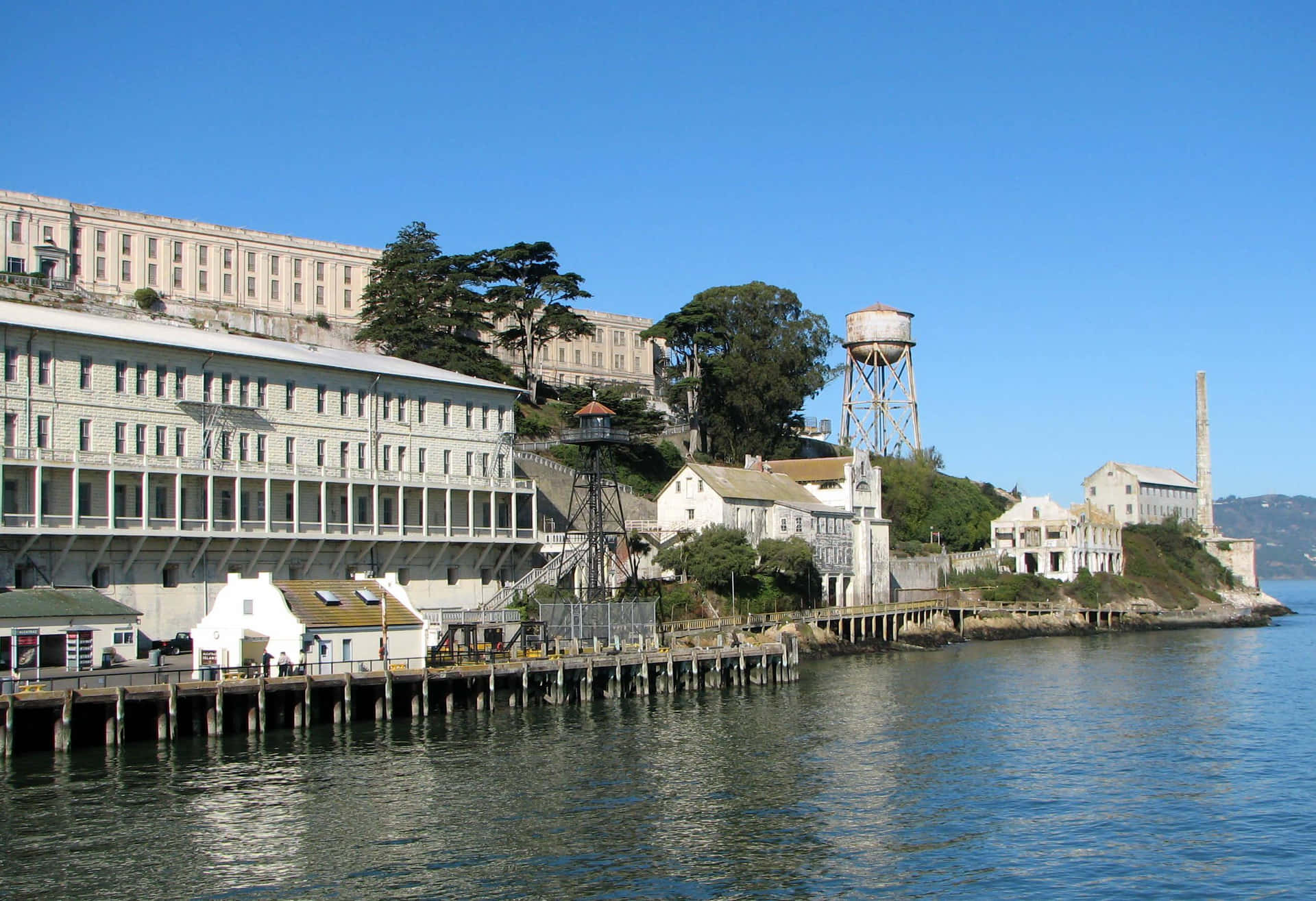 Alcatraz Island Waterfront View Wallpaper