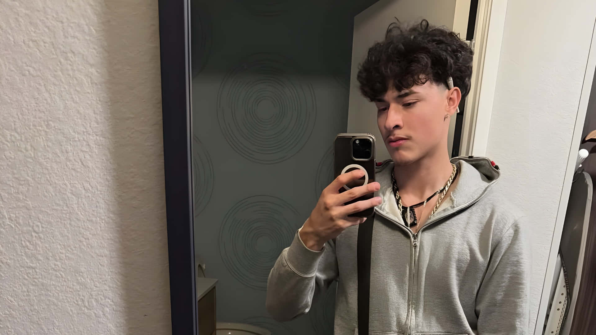 Alex Chino Casual Selfie Wallpaper