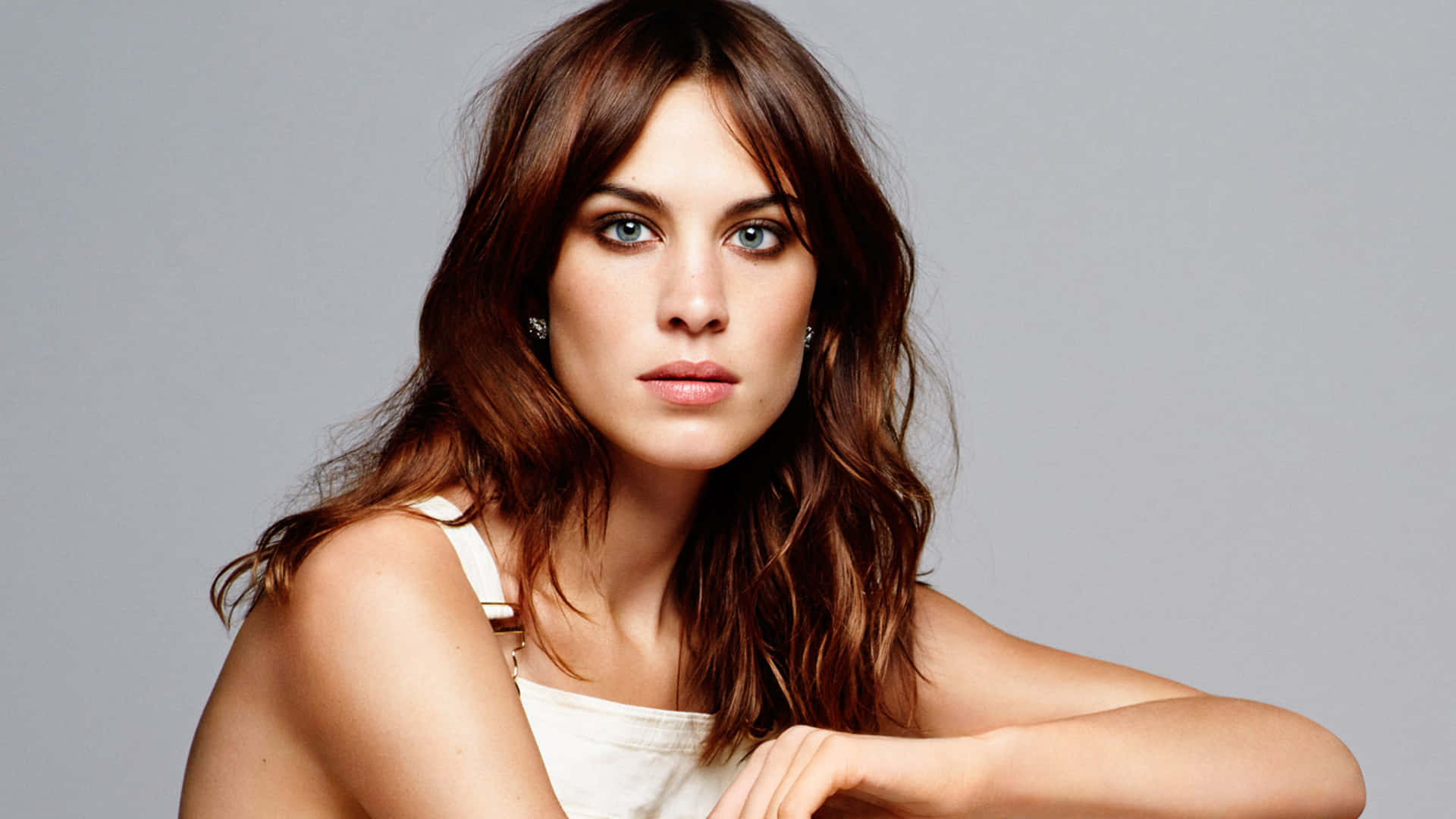 Download Alexa Chung Elegant Portrait Wallpaper | Wallpapers.com