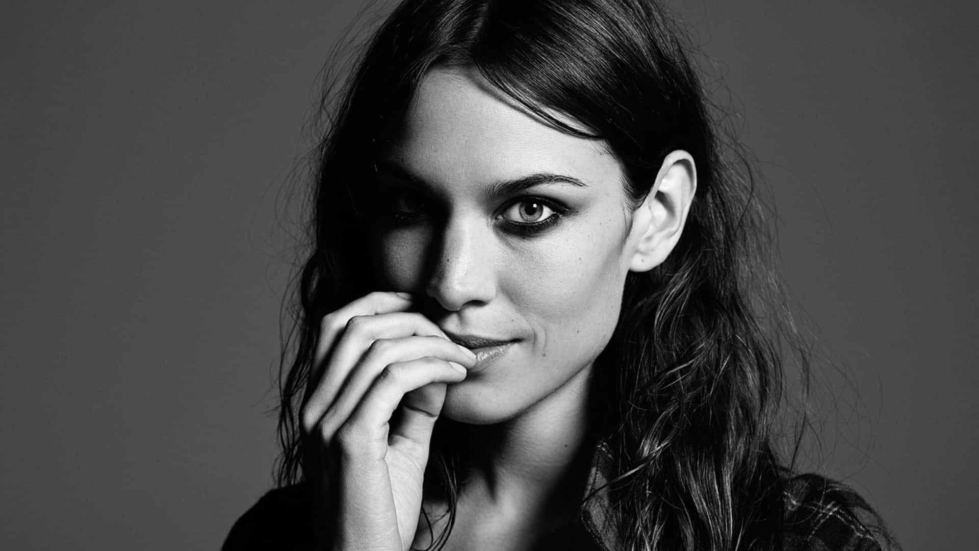 Portrait Monochrome D'alexa Chung Fond d'écran