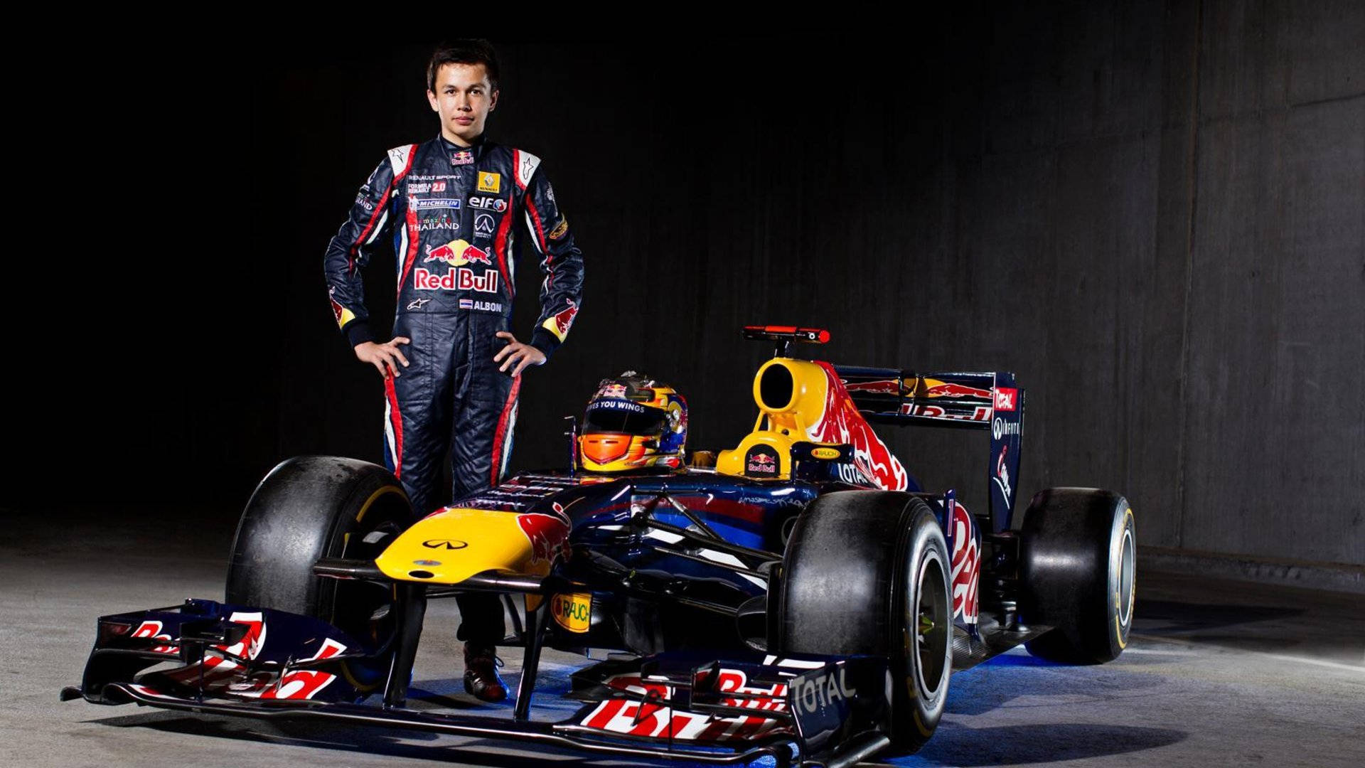 Titoloalexander Albon In Abbigliamento Red Bull Racing Sfondo
