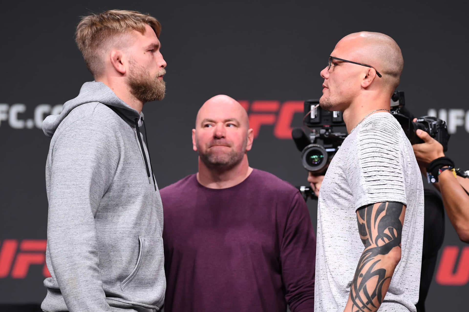Alexander Gustafsson Face Off Anthony Smith Wallpaper