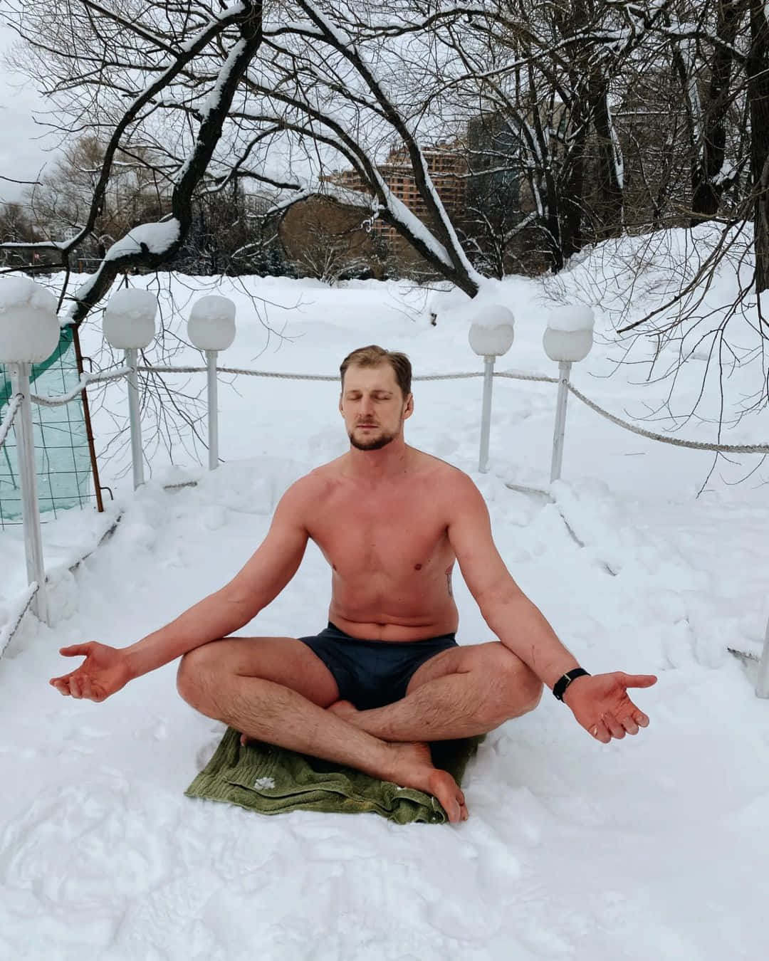 Alexandervolkov Yoga Im Schnee Wallpaper