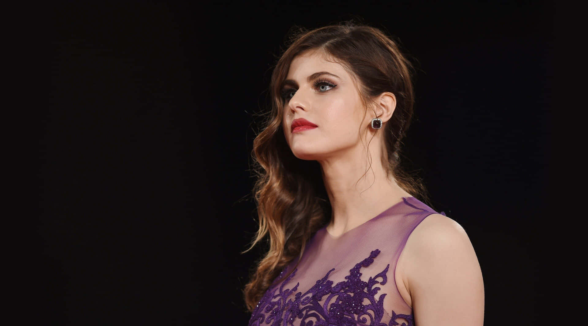 Striking portrait of Alexandra Daddario in a casual outfit
