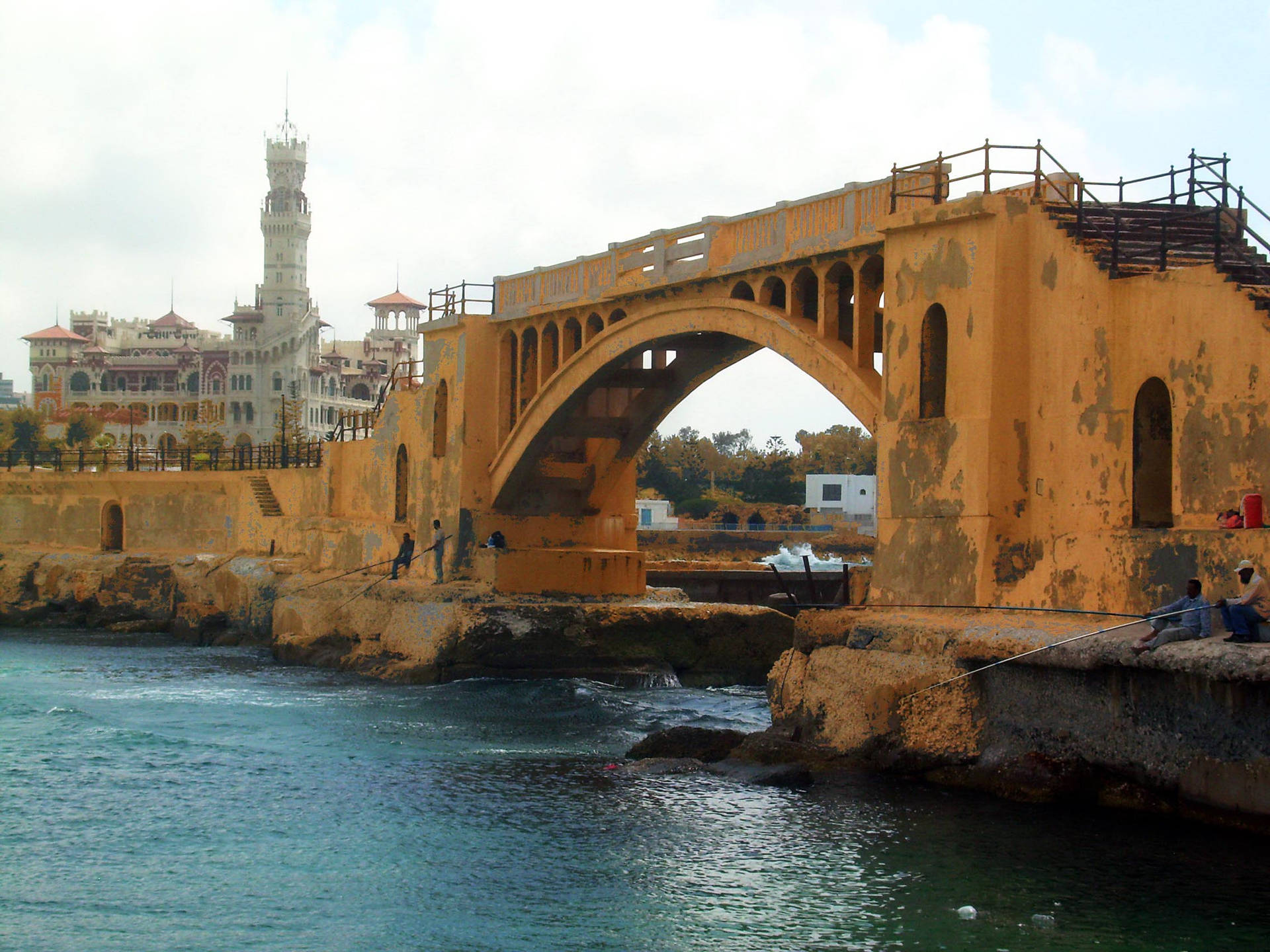 Alexandriaharamik Palace Bridge - Alexandria Haramik Palatsbron. Wallpaper