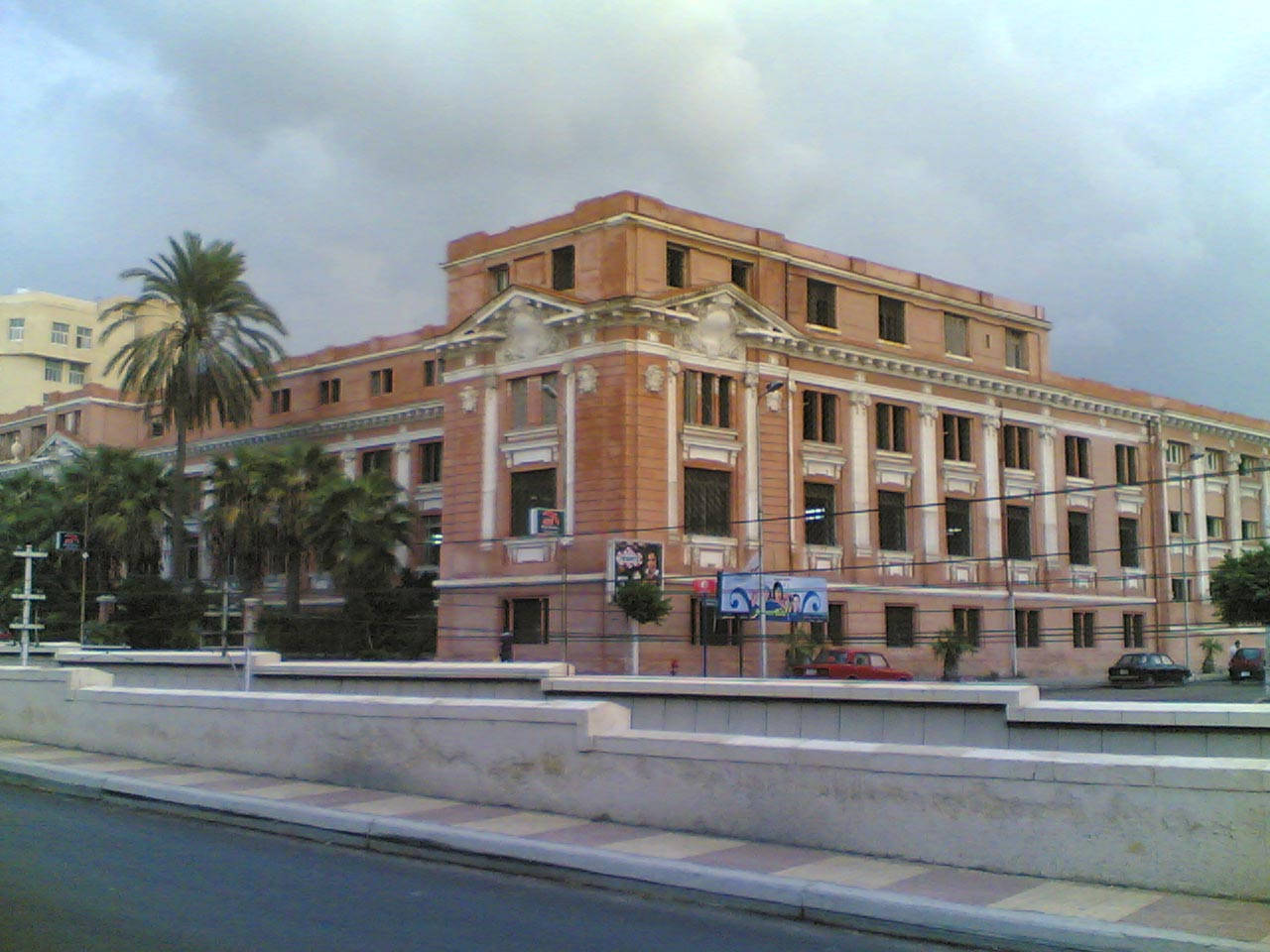 Alexandrialycee Al-horreya (escuela Secundaria De Alejandría Al-horreya) Fondo de pantalla