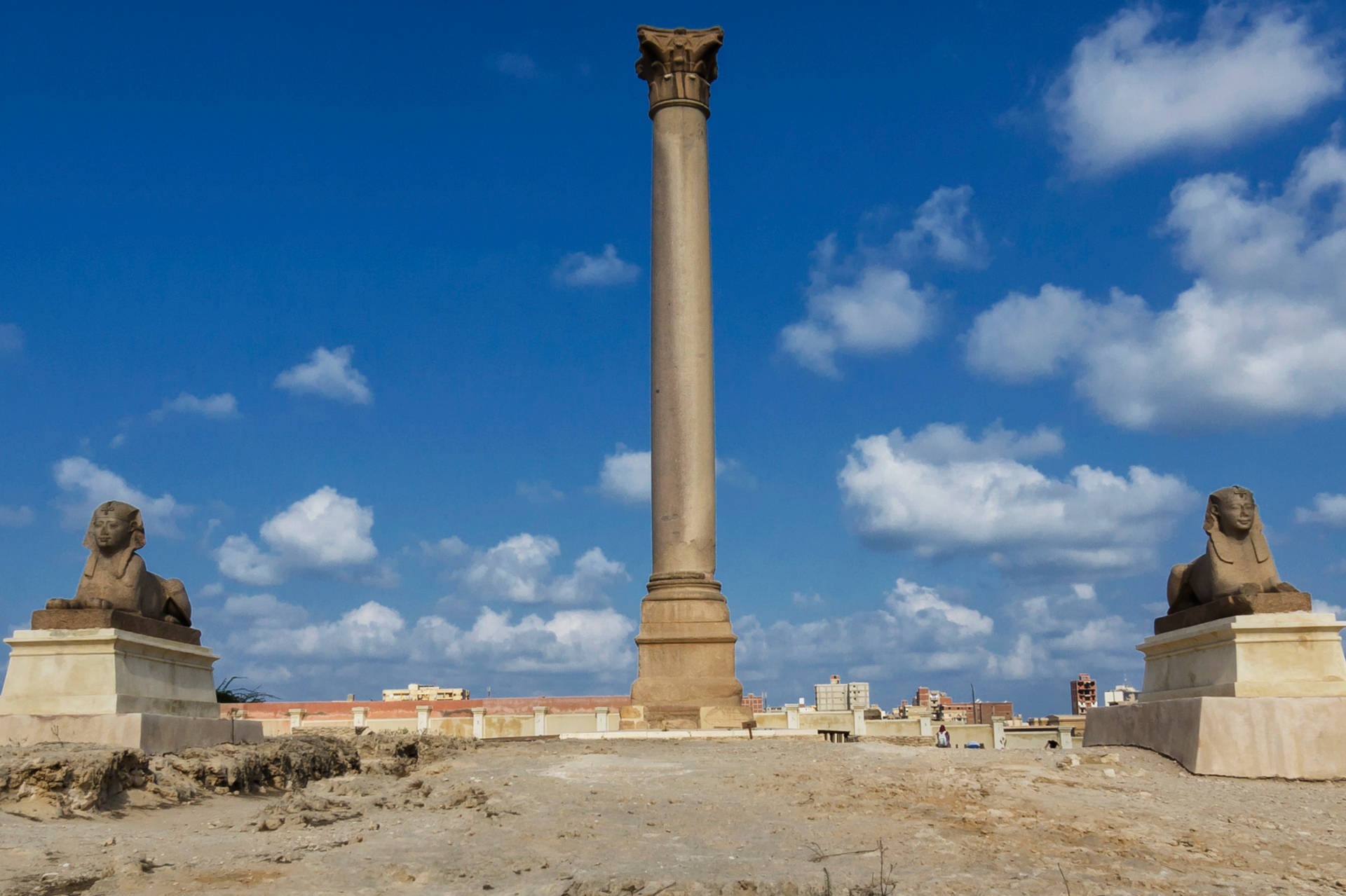 Caption: Majestic View of Pompey's Pillar in Alexandria Wallpaper