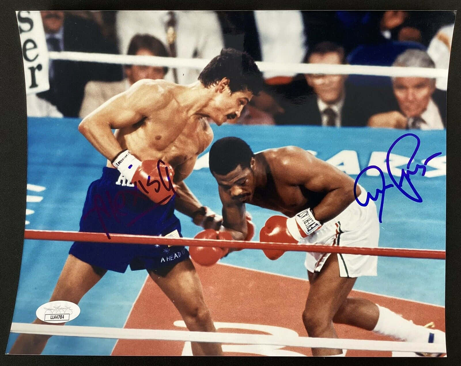 Alexis Arguello Hitting His Opponent Wallpaper