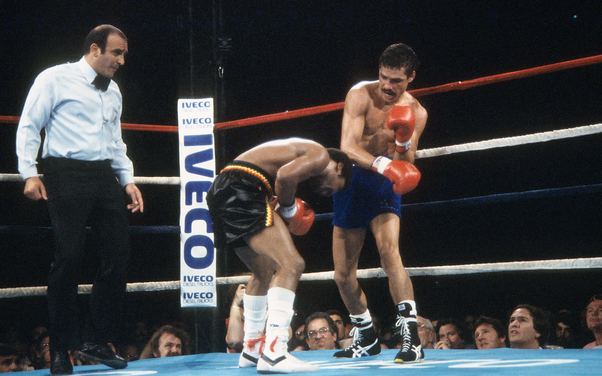 Alexis Arguello Punching The Opponent Wallpaper