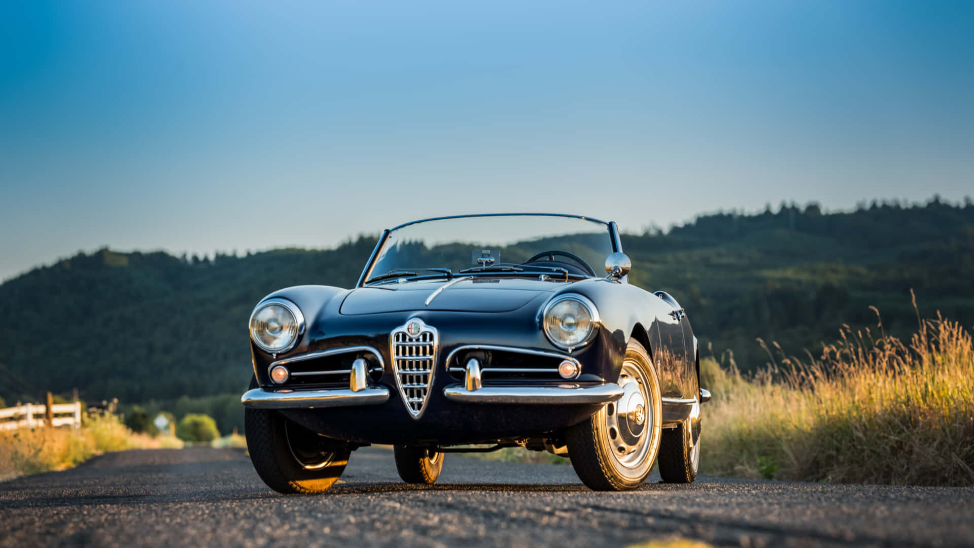 Stylish Alfa Romeo Spider Convertible Wallpaper