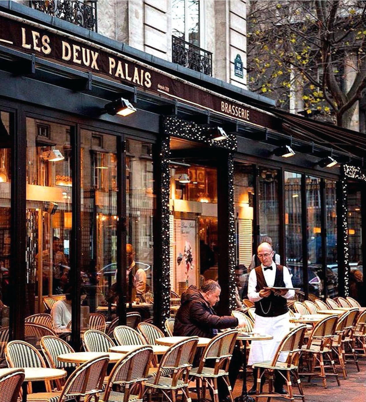 Alfresco Cafe In Paris Background