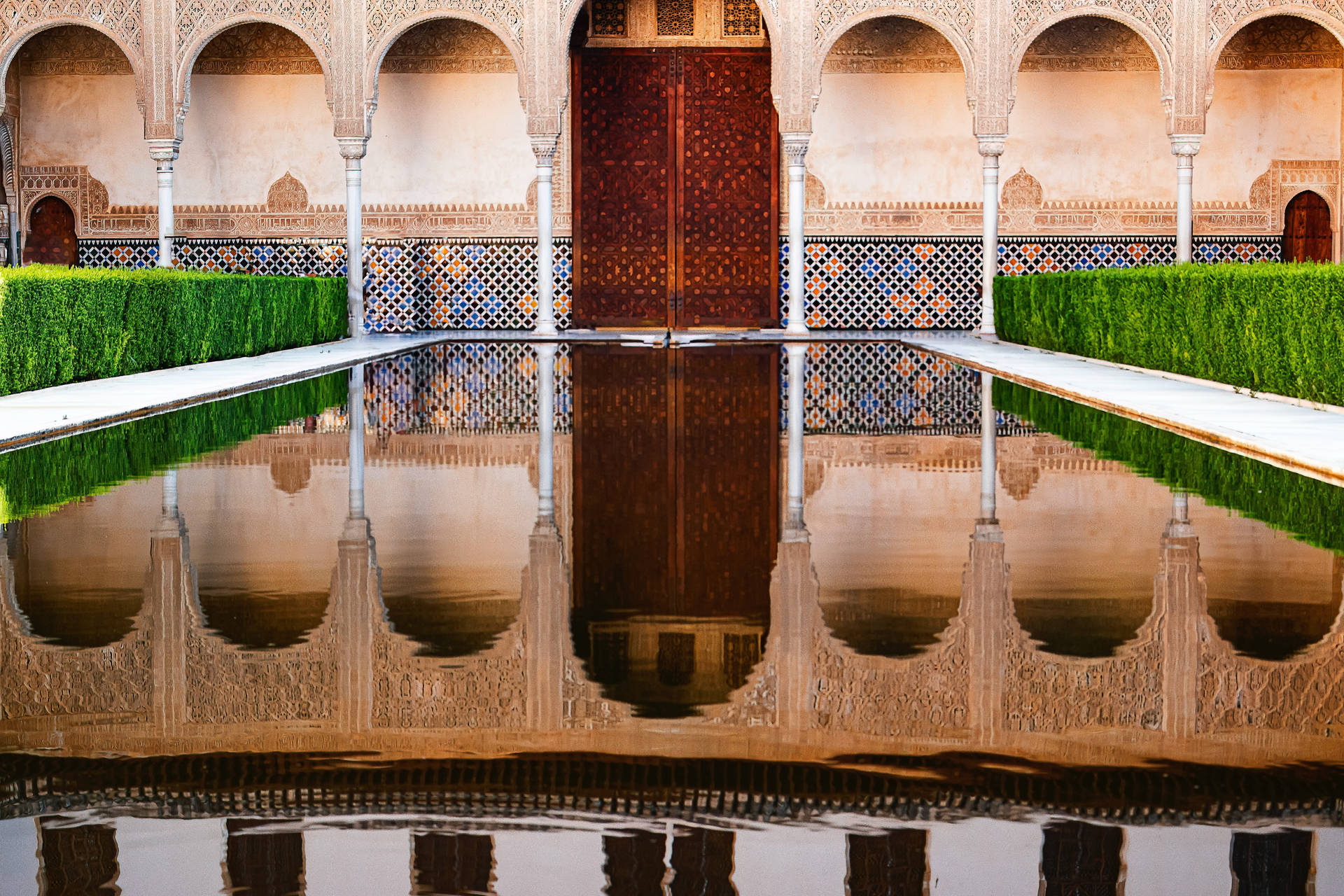 Alhambra Pool Reflects Arches Wallpaper