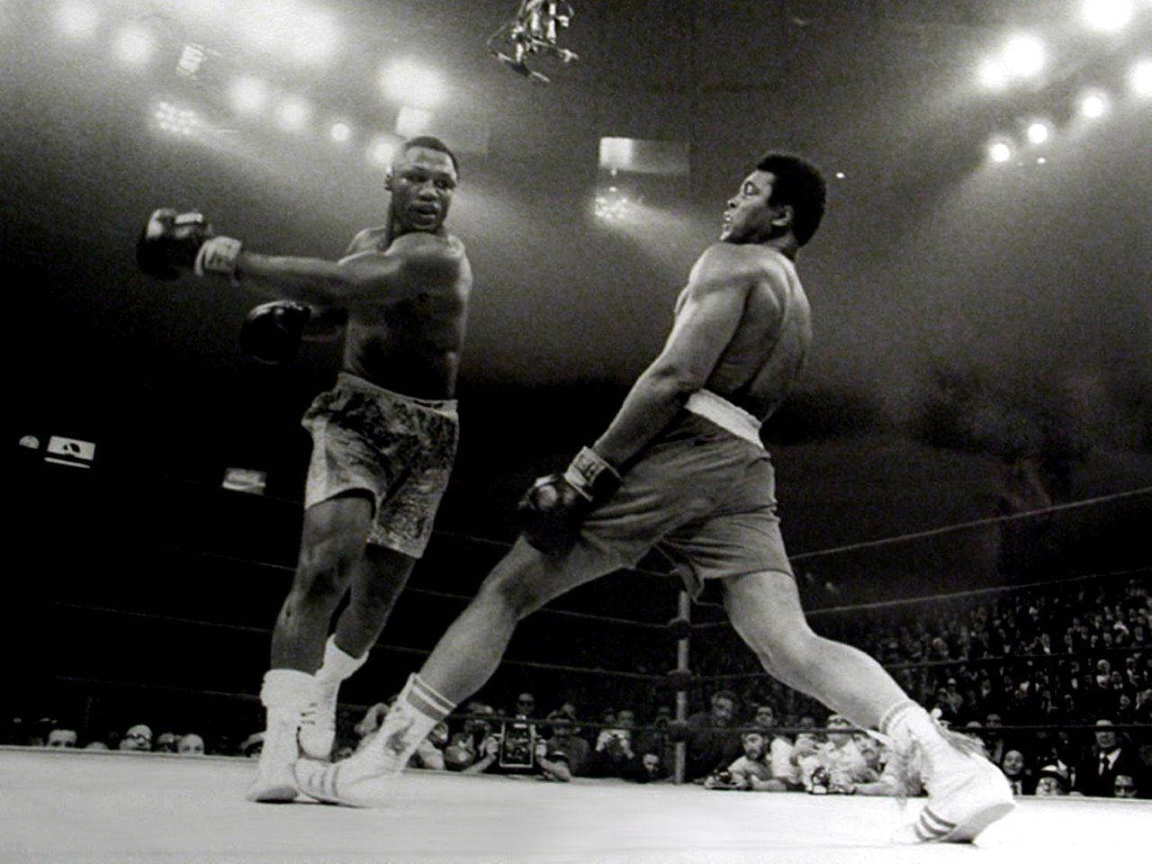 Ali Boxing Missed Shot Wallpaper