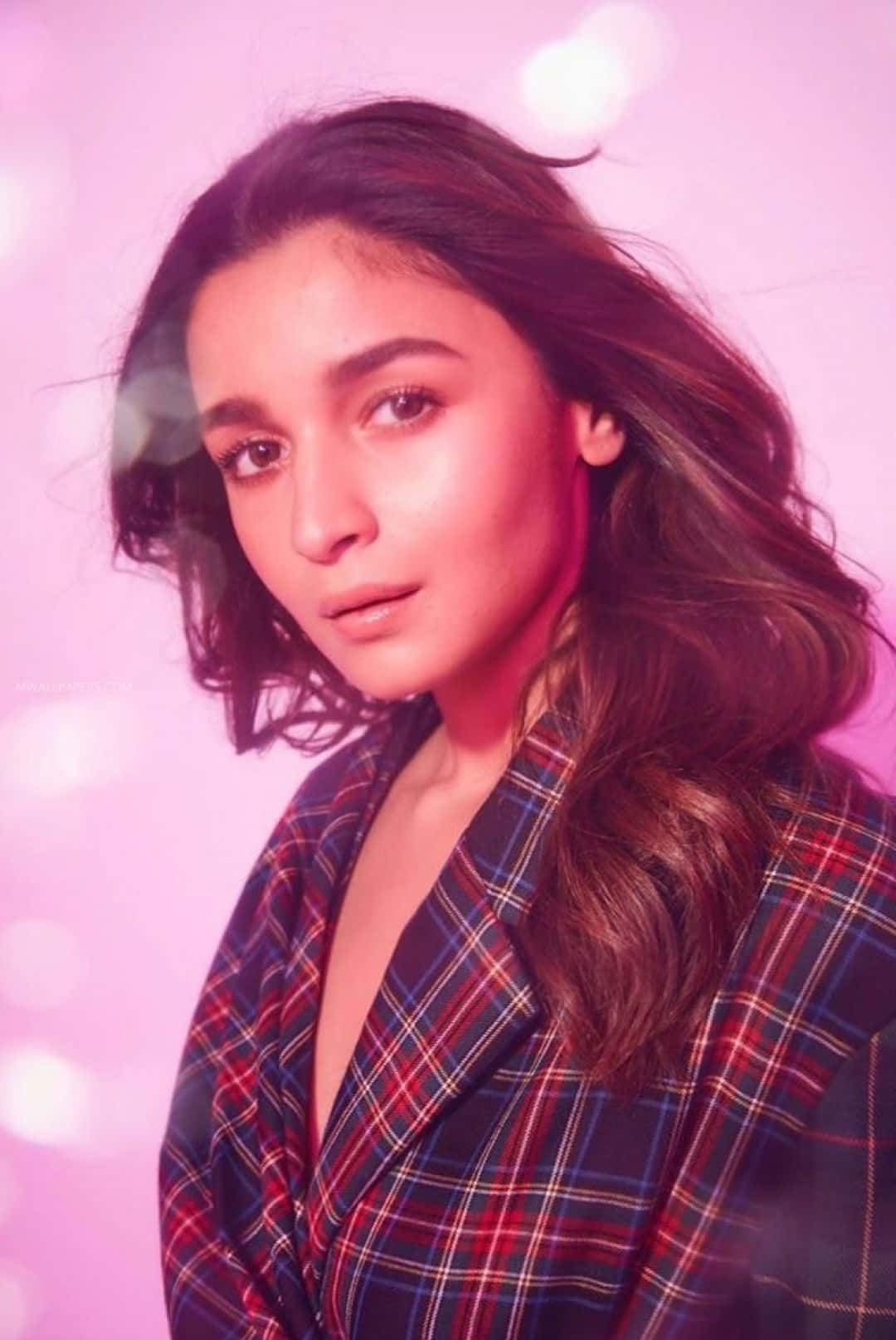 Alia Bhatt stuns in a picture perfect look!