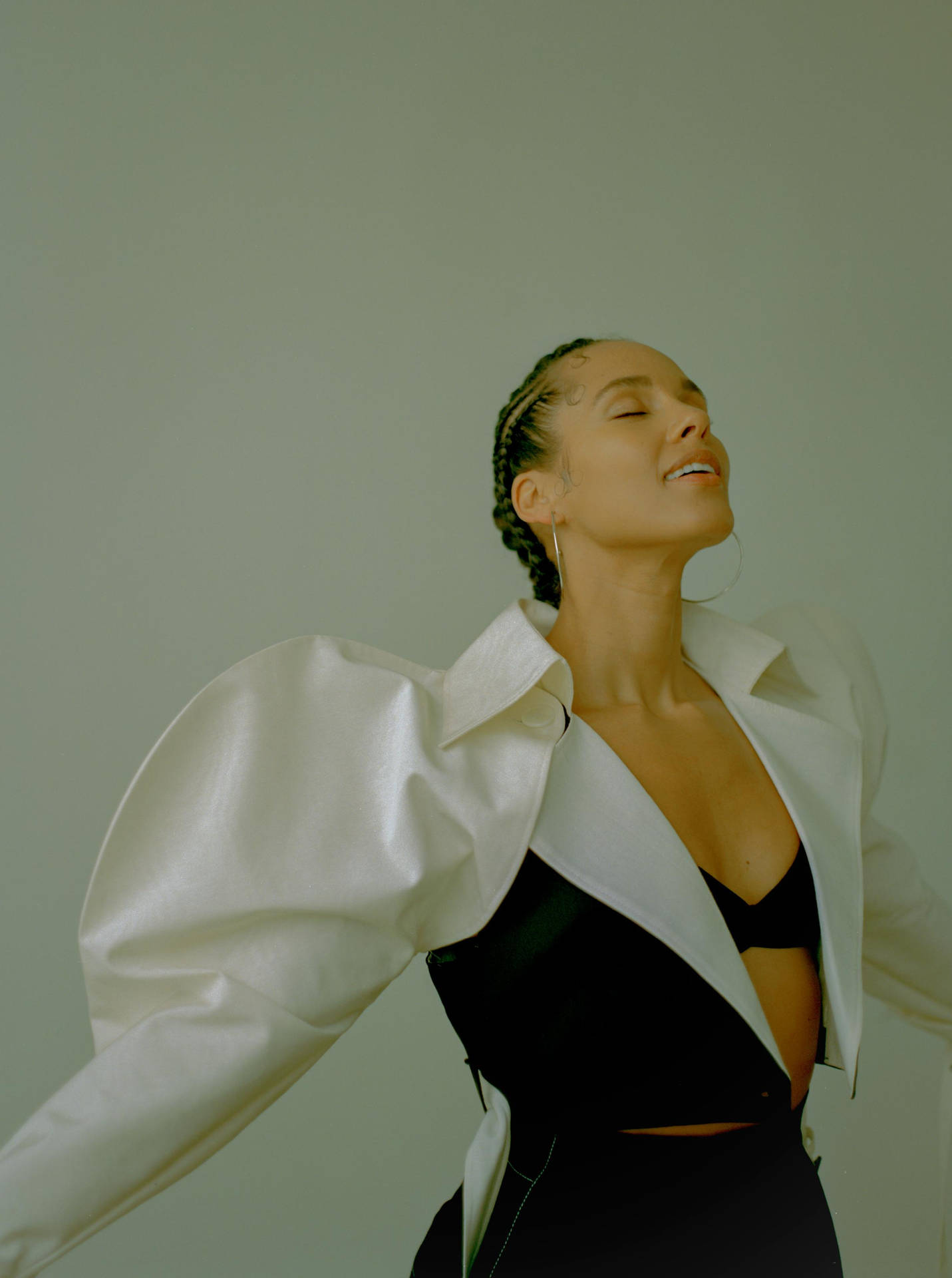 Alicia Keys Black And White Outfit Background