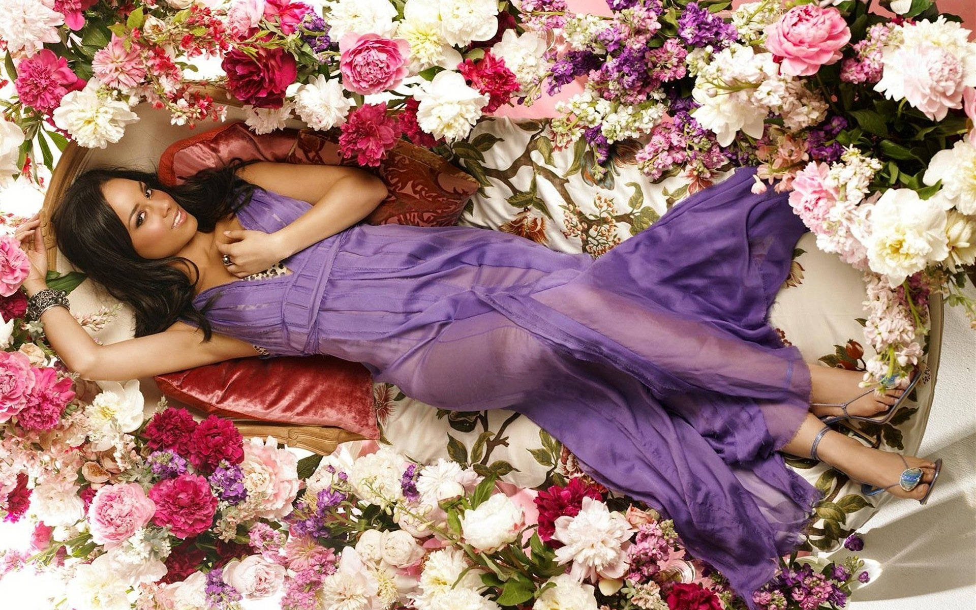 Alicia Keys Flower Bed Background