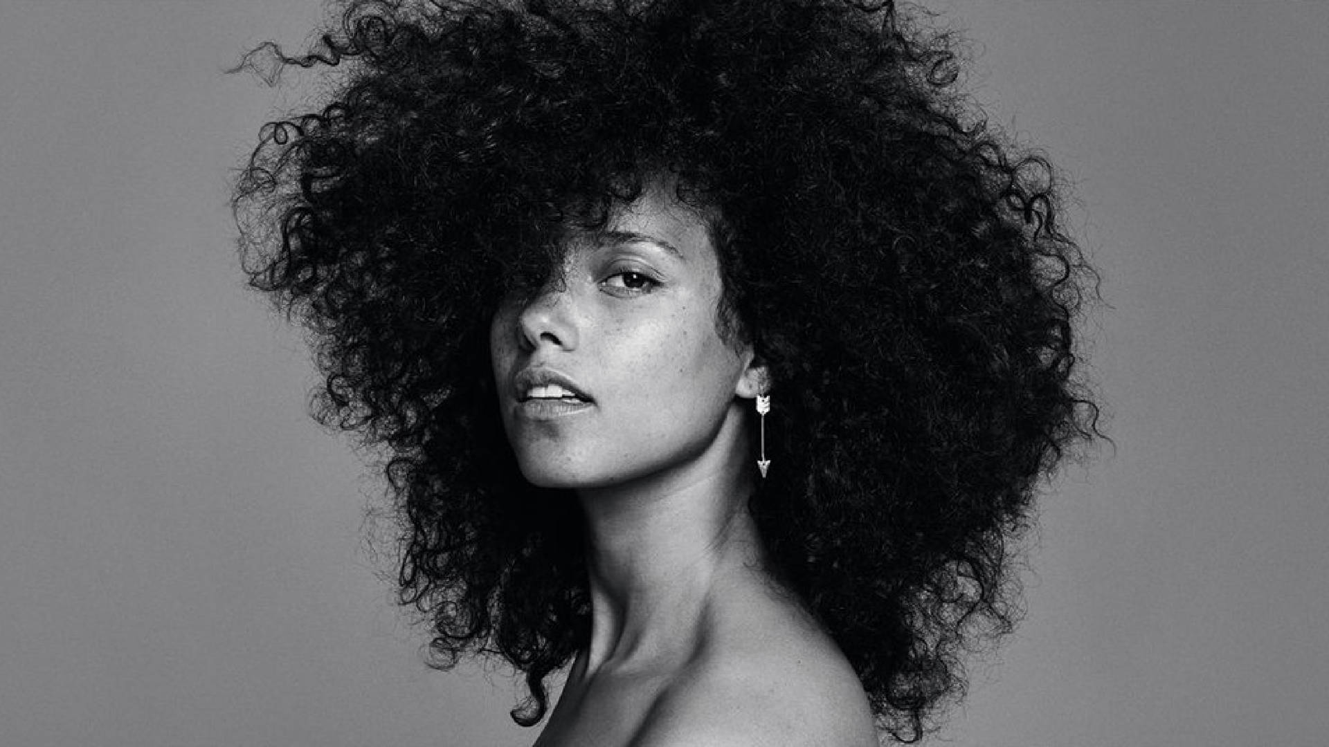 Alicia Keys With Afro Hair Background