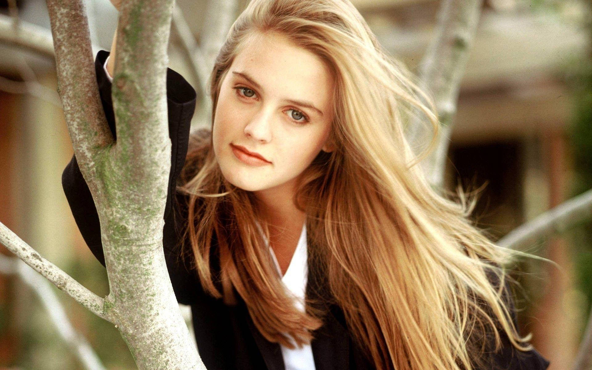 Alicia Silverstone Engleagtig Ansigt Tapet Wallpaper
