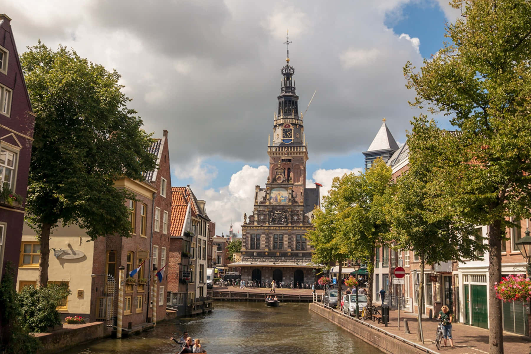 Alkmaar Canal Viewwith Historical Tower Wallpaper