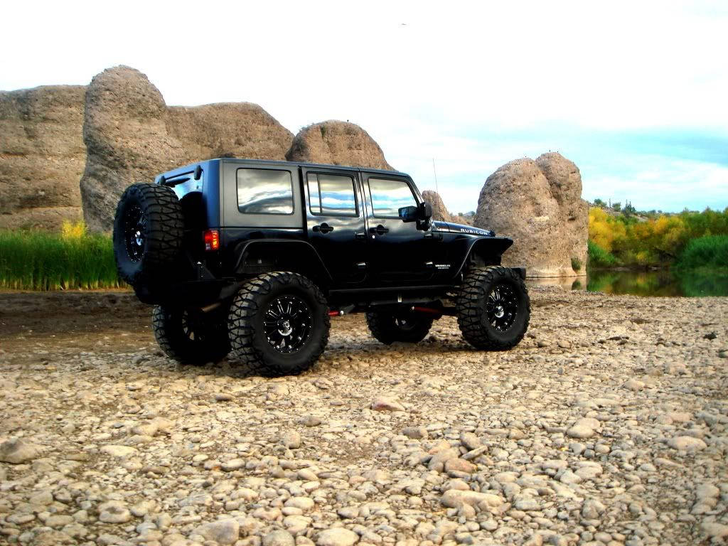 All-black Jeep Rubicon Background