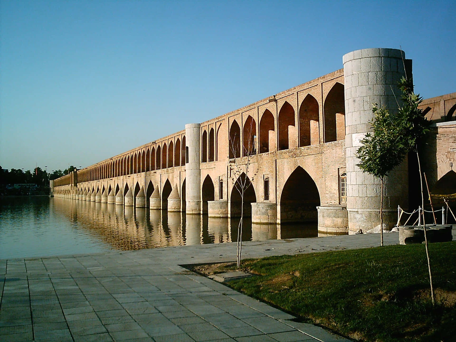 Allahverdi Khan Bridge Isfahan Wallpaper