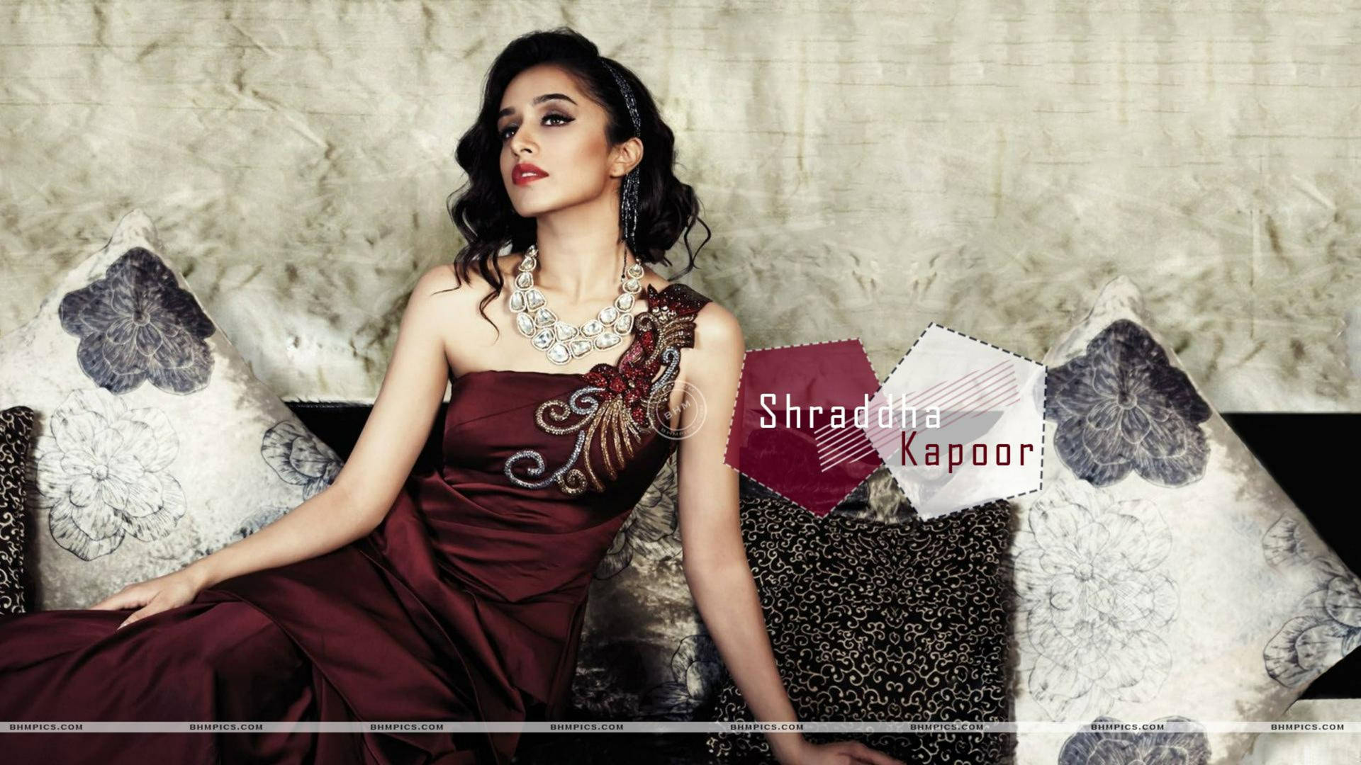 Alluring Shraddha Kapoor Enthralling Grace Wallpaper