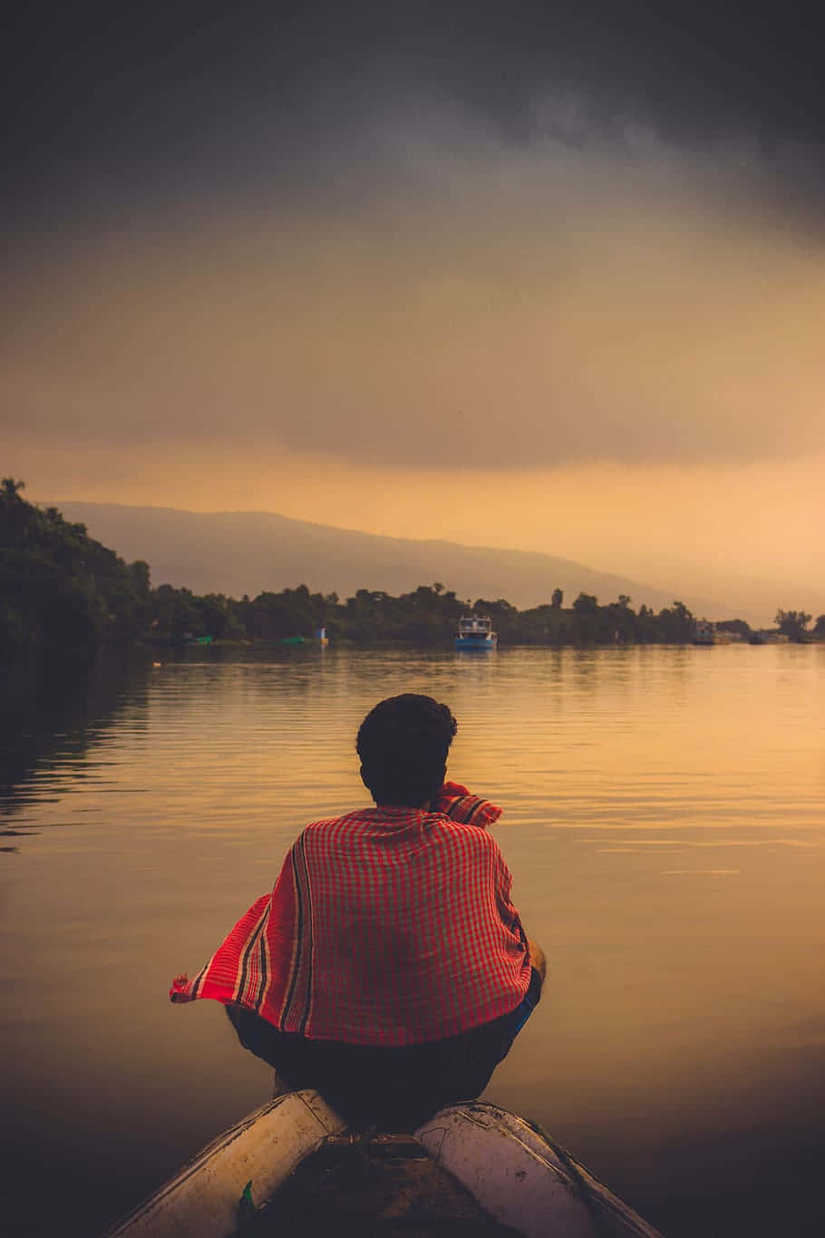 Sitting Alone Pictures [HD] | Download Free Images on Unsplash
