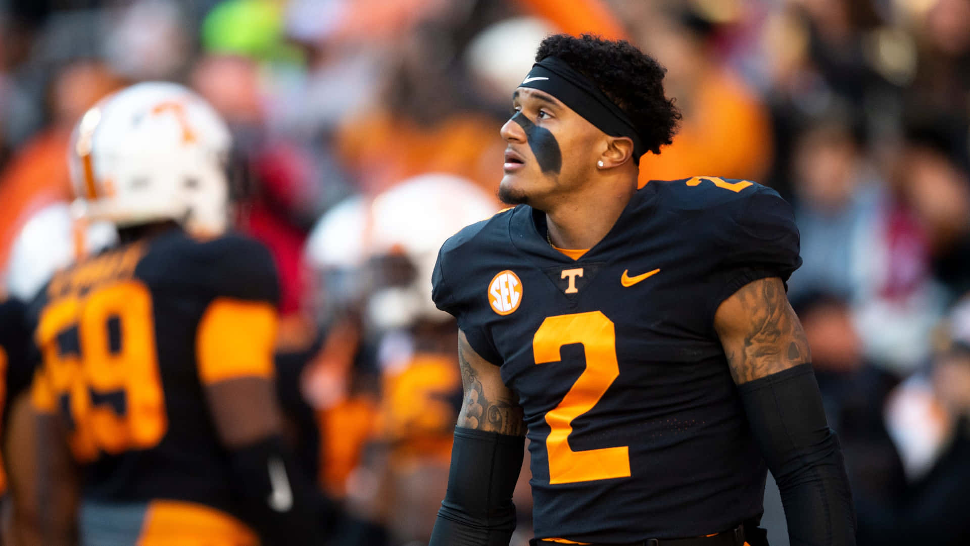 Alontae Taylor Tennessee Football Player Number2 Wallpaper