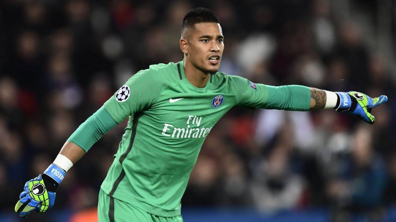 Alphonse Areola Pointing To His Left Wallpaper
