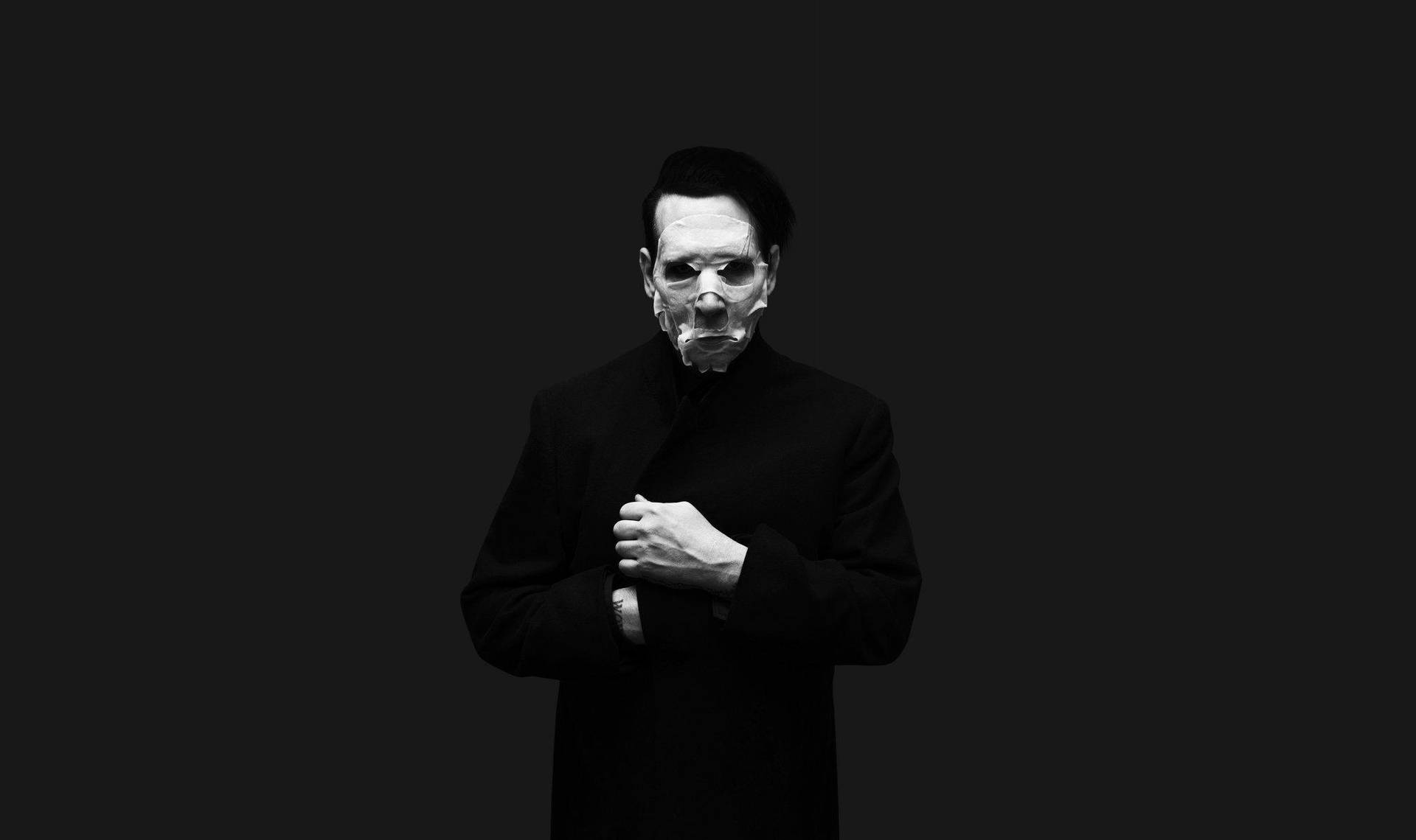 En mand i sort med en maske på ansigtet. Wallpaper
