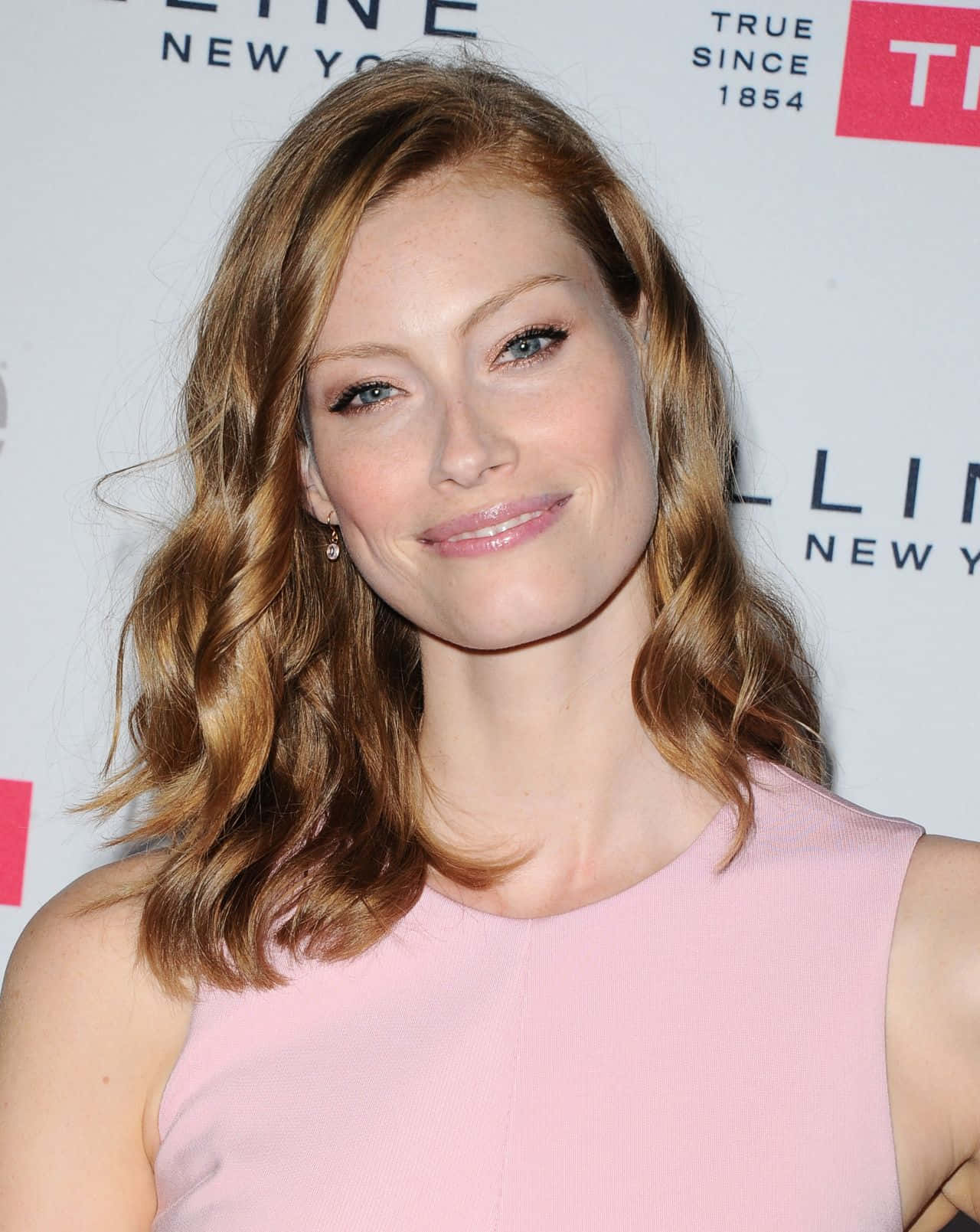 100+] Alyssa Sutherland Wallpapers | Wallpapers.com