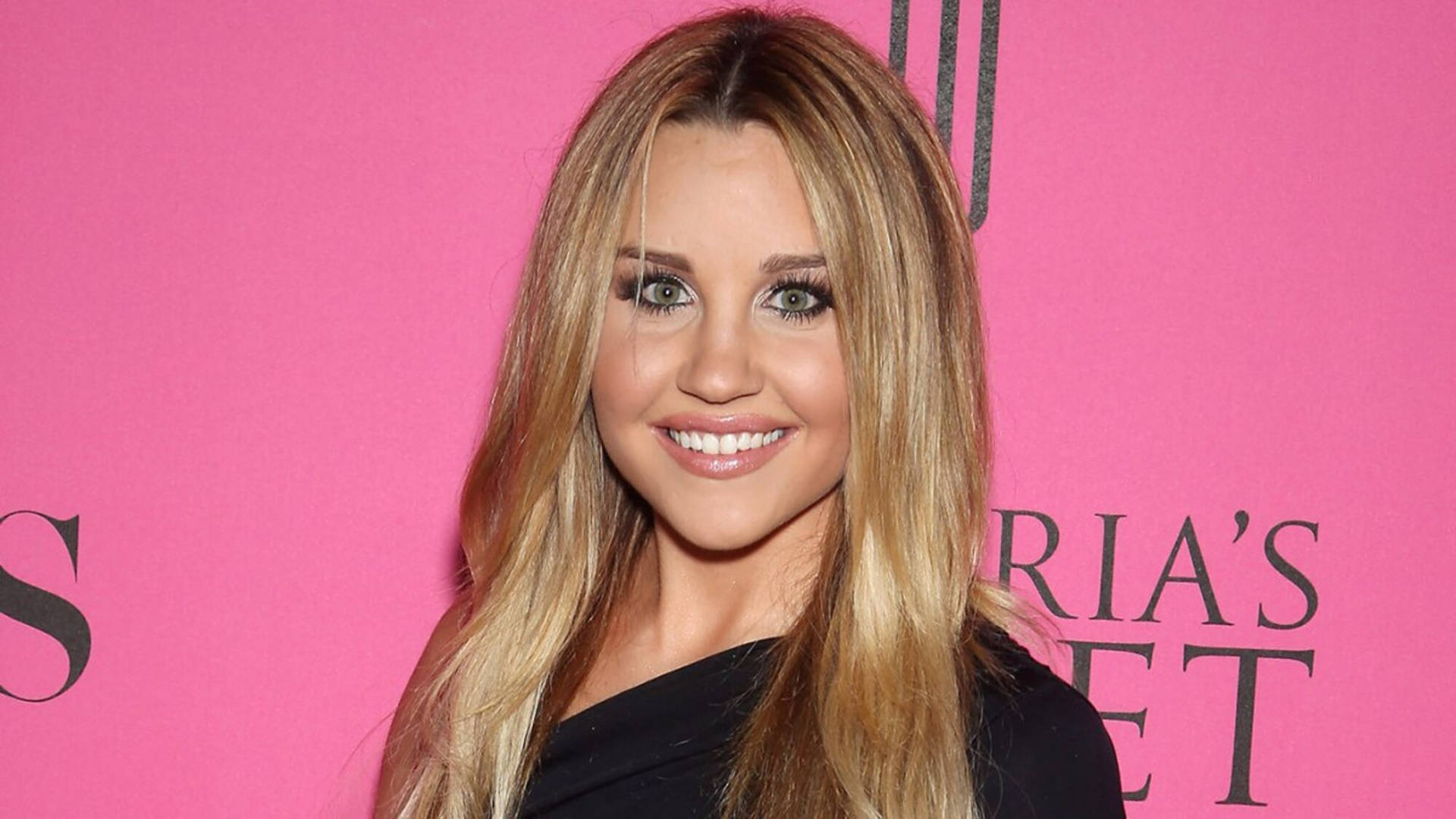 Amandabynes Langes Blondes Haar Wallpaper