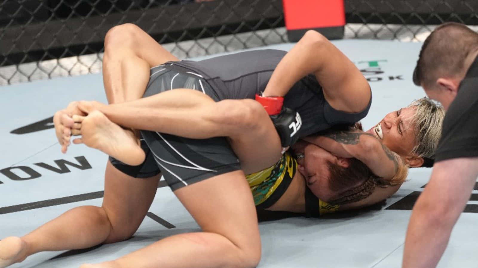 Amanda Lemos In Action During A Ufc Bout Wallpaper