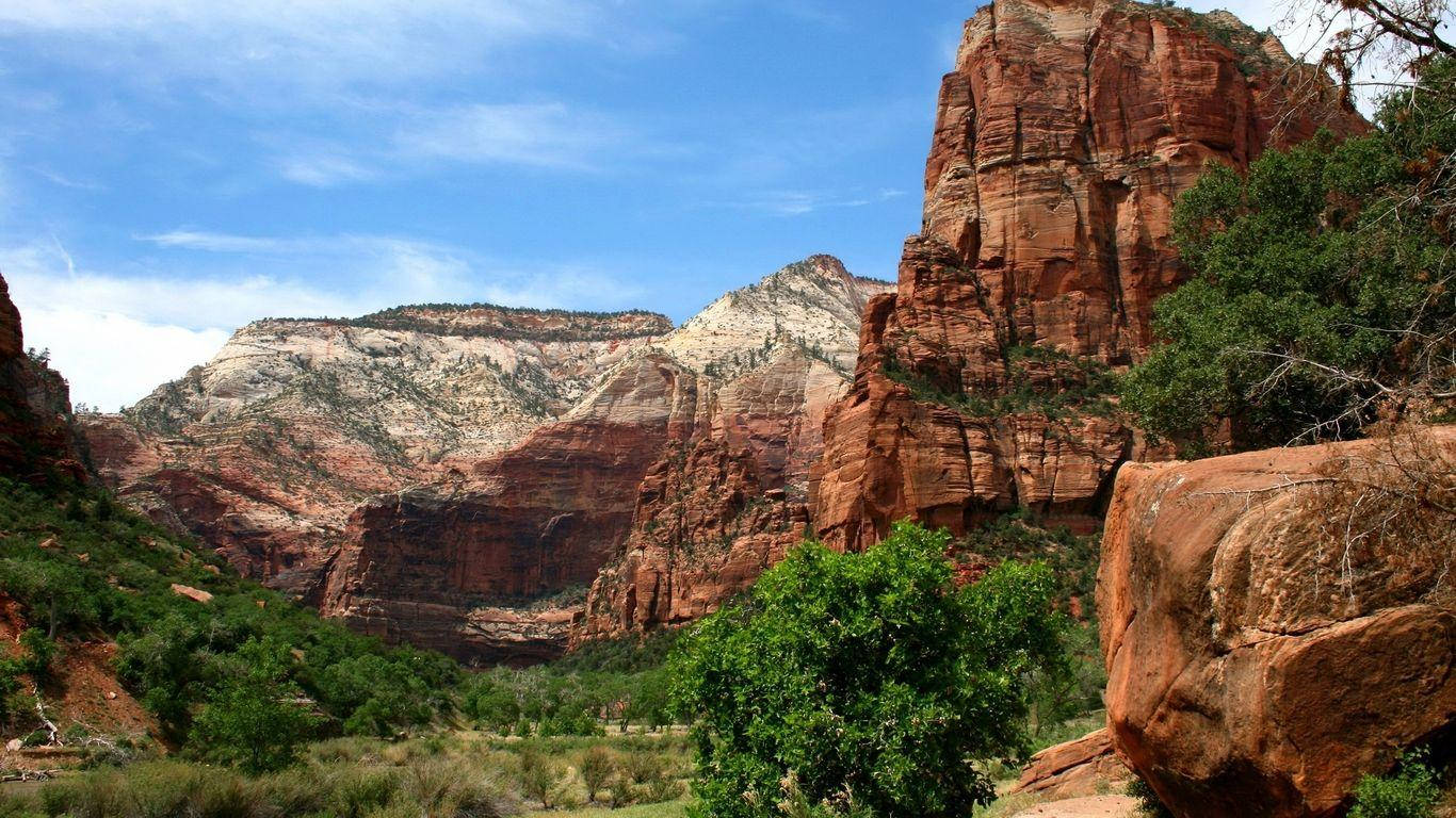 Amazing Rock Formations In Zion National Park Wallpaper