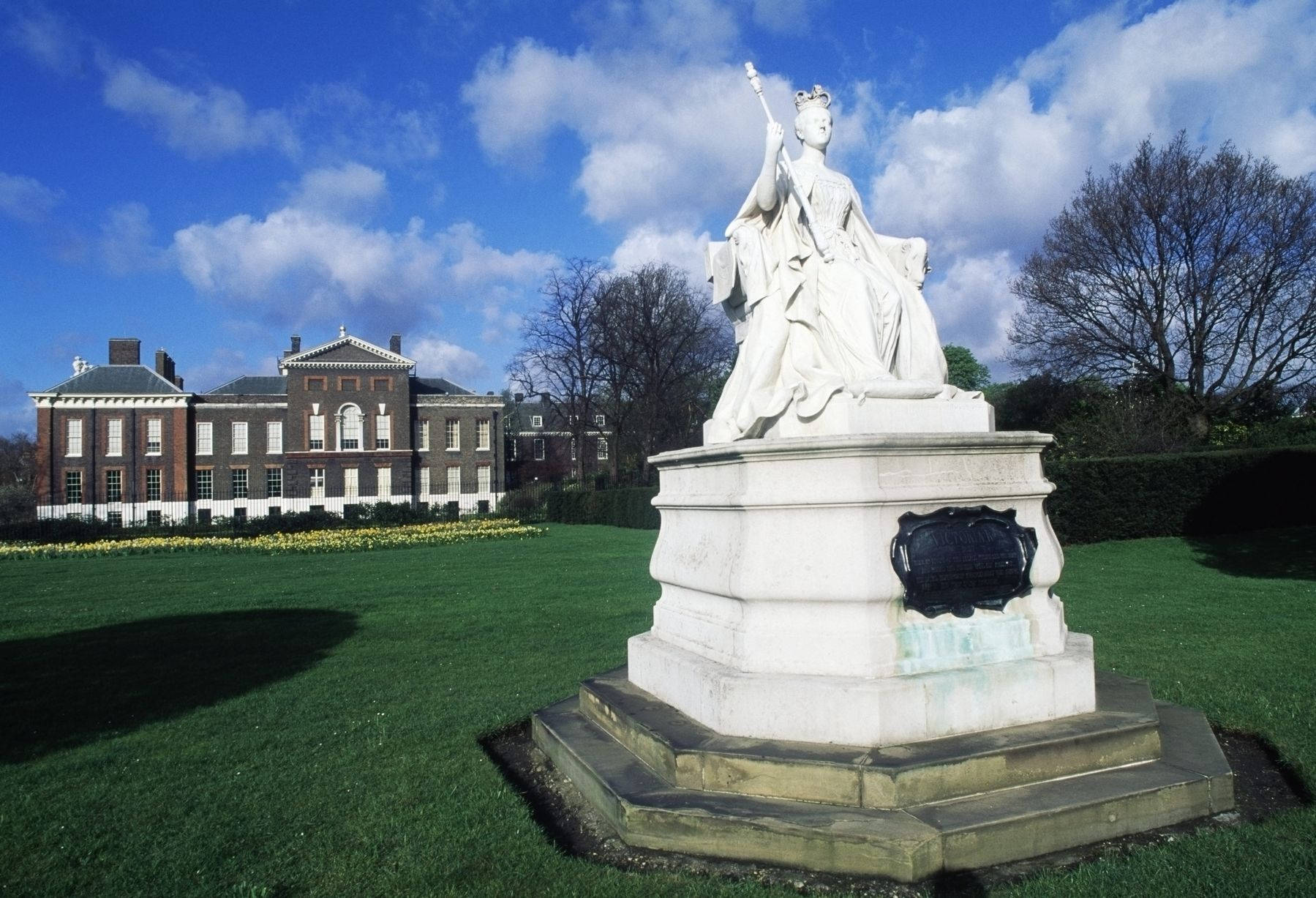 Amazing Statue In Kensington Palace Picture
