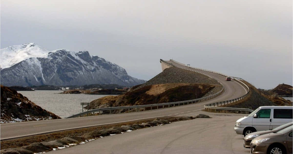 Fantastisk Storseisundet-broen i Norge. Wallpaper