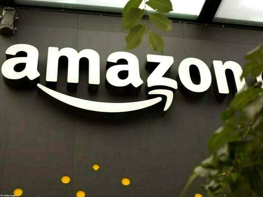 Logotipode Amazon Uk En La Pared Fondo de pantalla