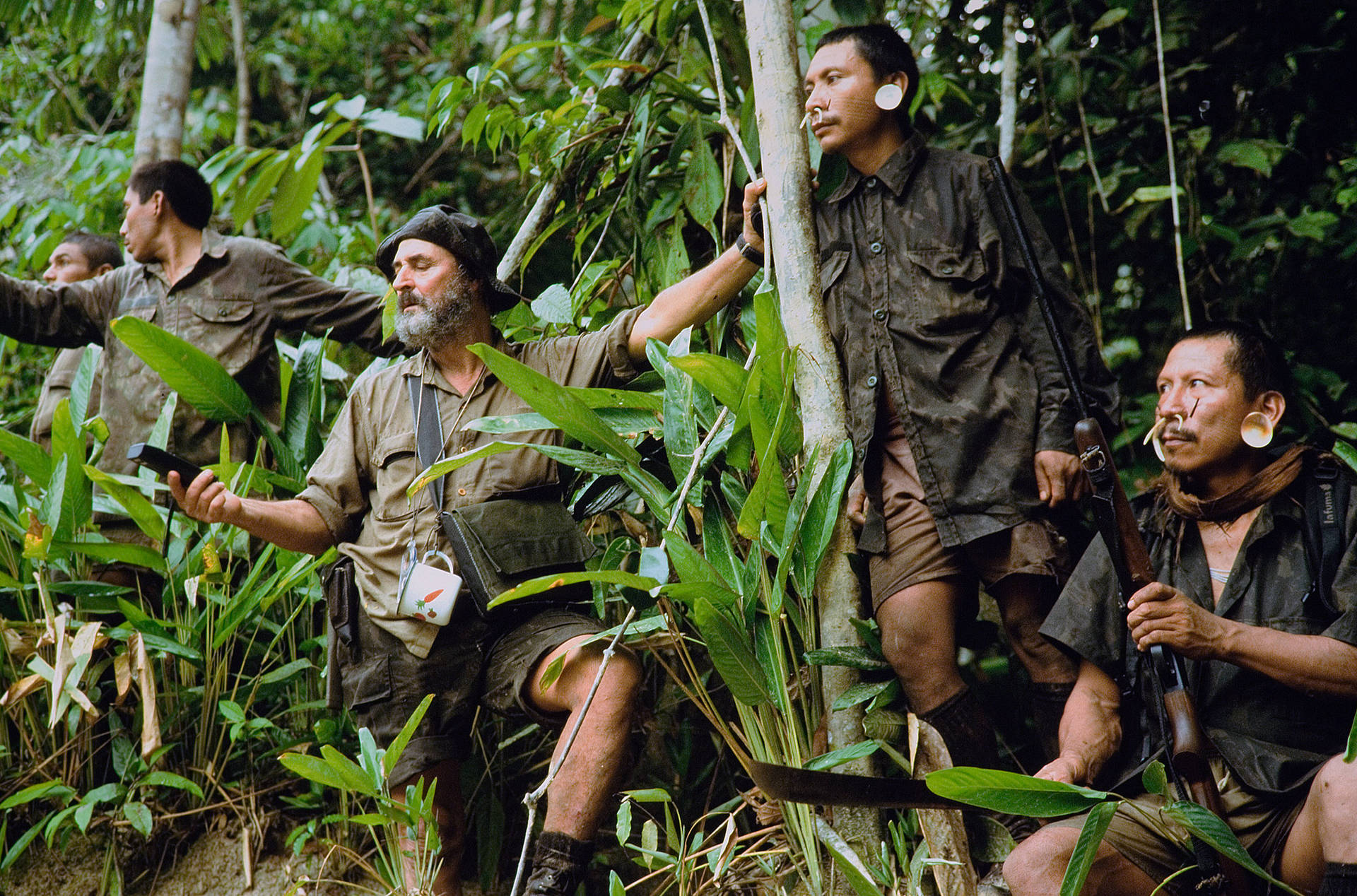 Cazadoresde Montañas En El Amazonas De Brasil. Fondo de pantalla