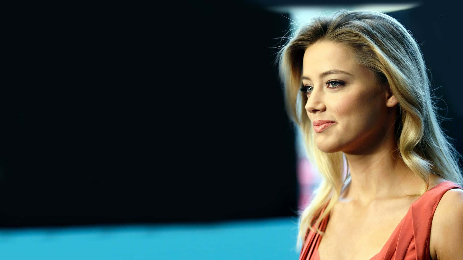 Amber Heard Wows in Red Gown