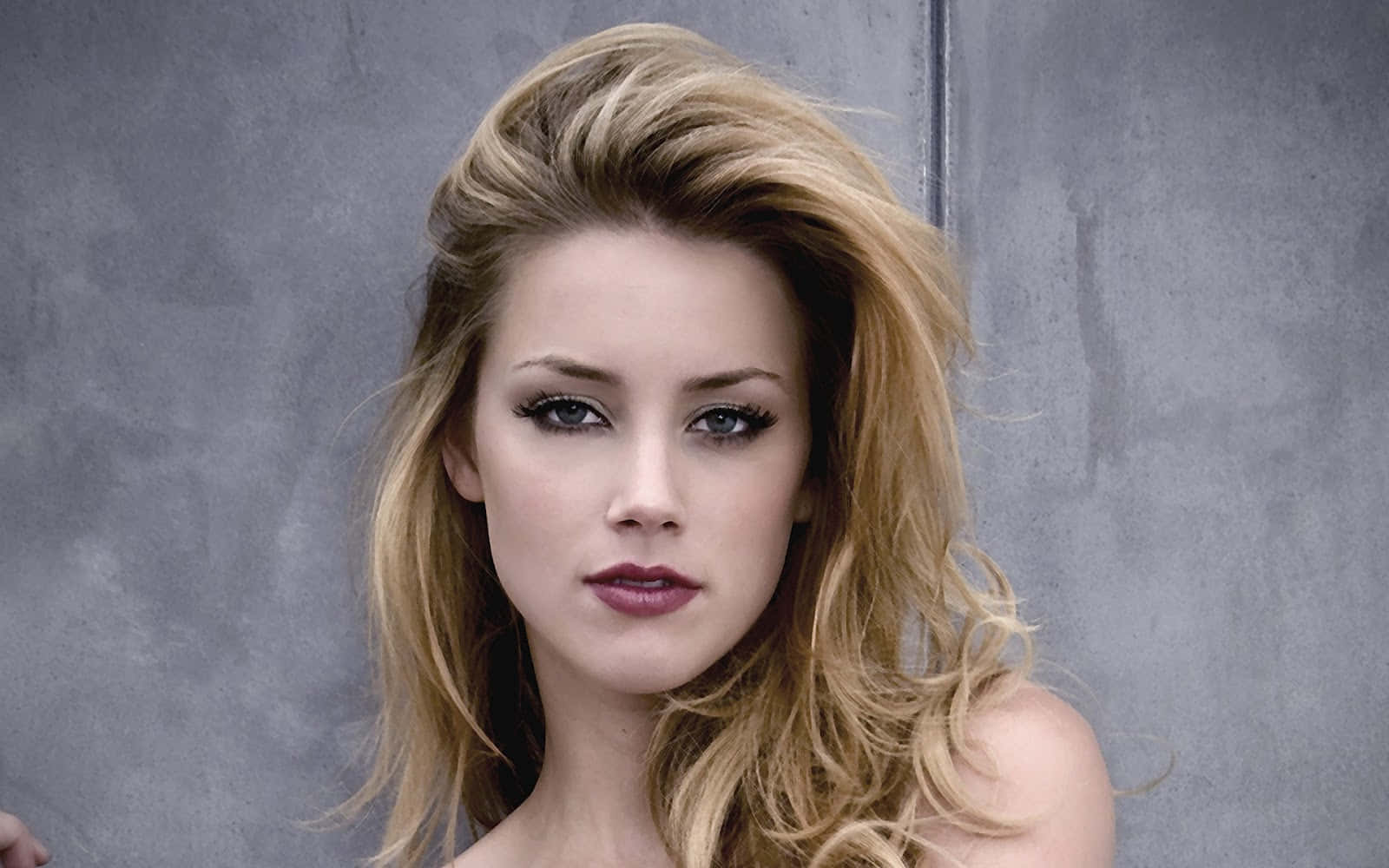 Actress Amber Heard Stuns on the Red Carpet