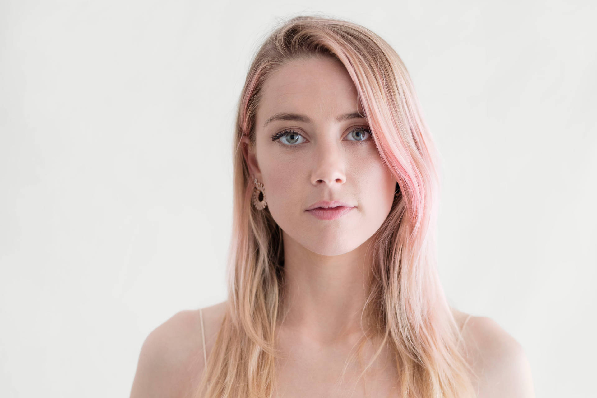 Amber Heard Pink Hair Wallpaper