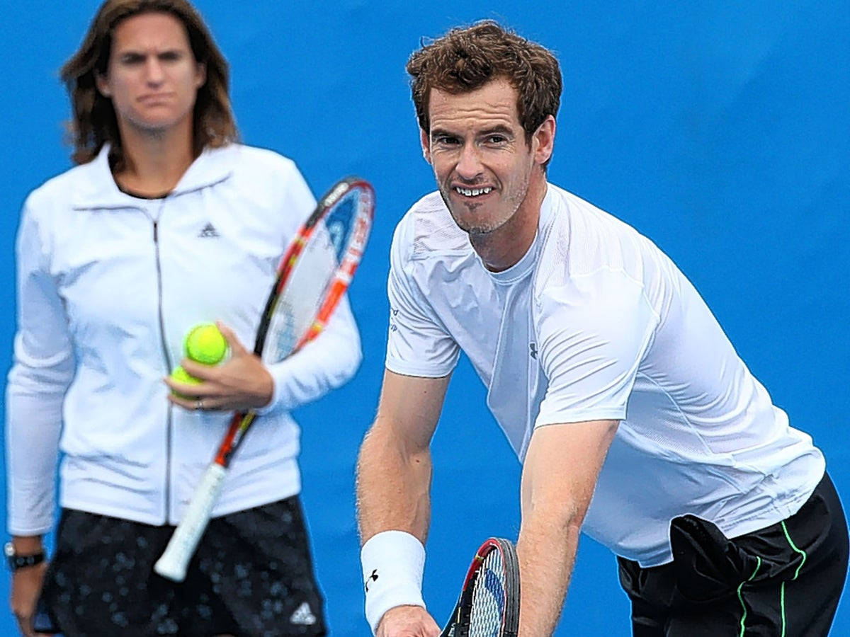 Amélie Mauresmo training Andy Murray in tennis serving techniques. Wallpaper