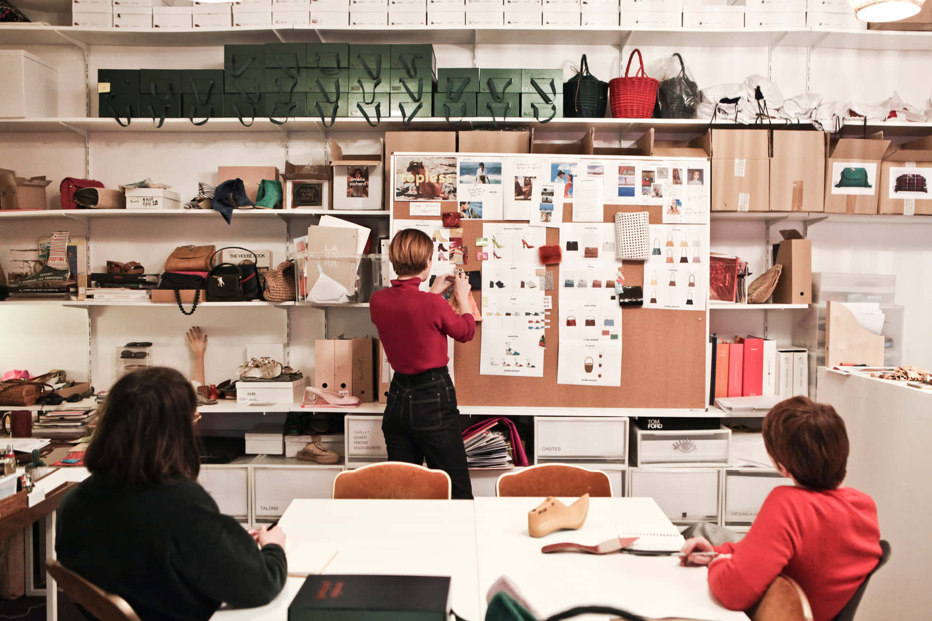 Amélie Pichard Brainstorming With Partners Wallpaper
