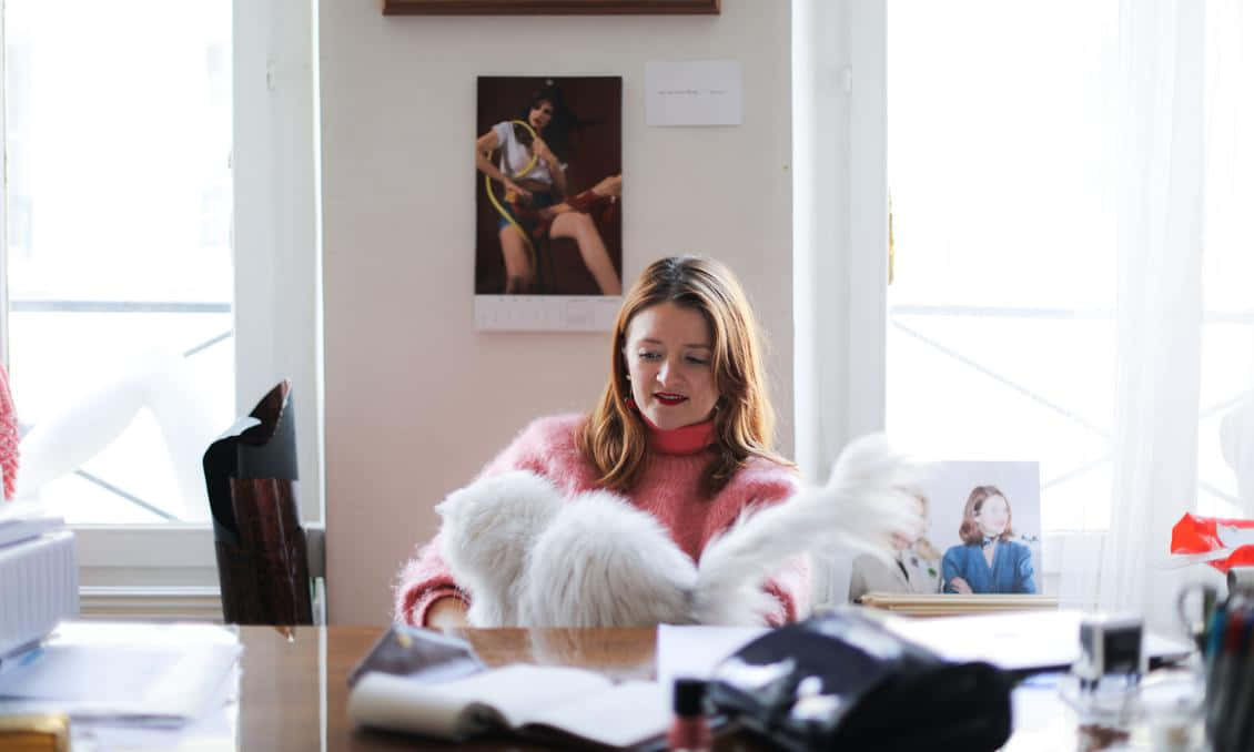 Amélie Pichard Holding Furry Cat Wallpaper