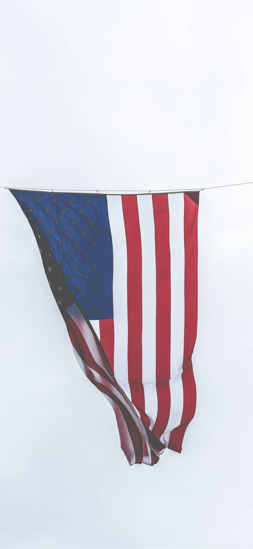 Vertikalt Hängande Amerikansk Flagga Iphone-skärmsläckare. Wallpaper