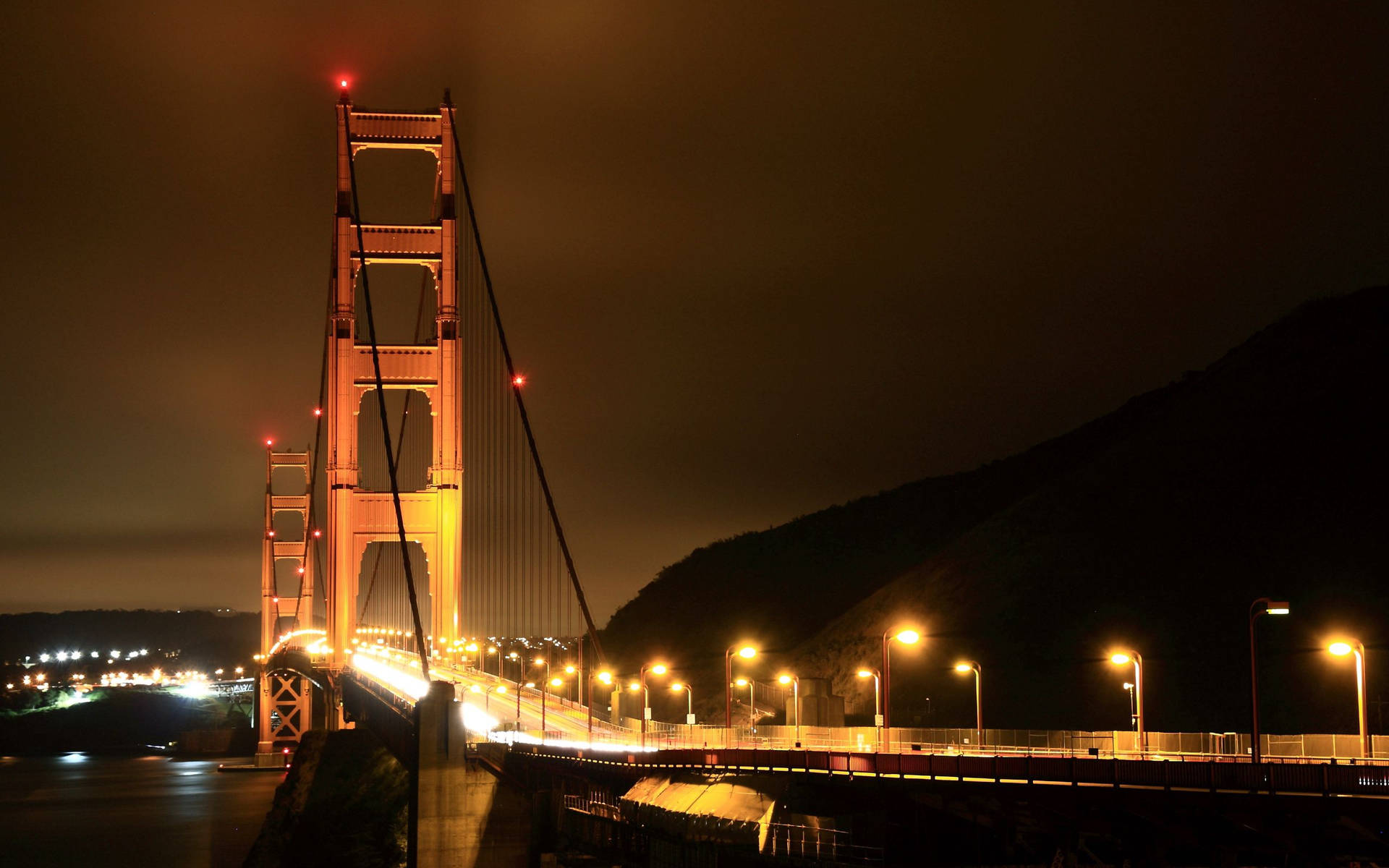 Denne spektakulære tapet har Amerikas ikoniske Golden Gate Bridge. Wallpaper