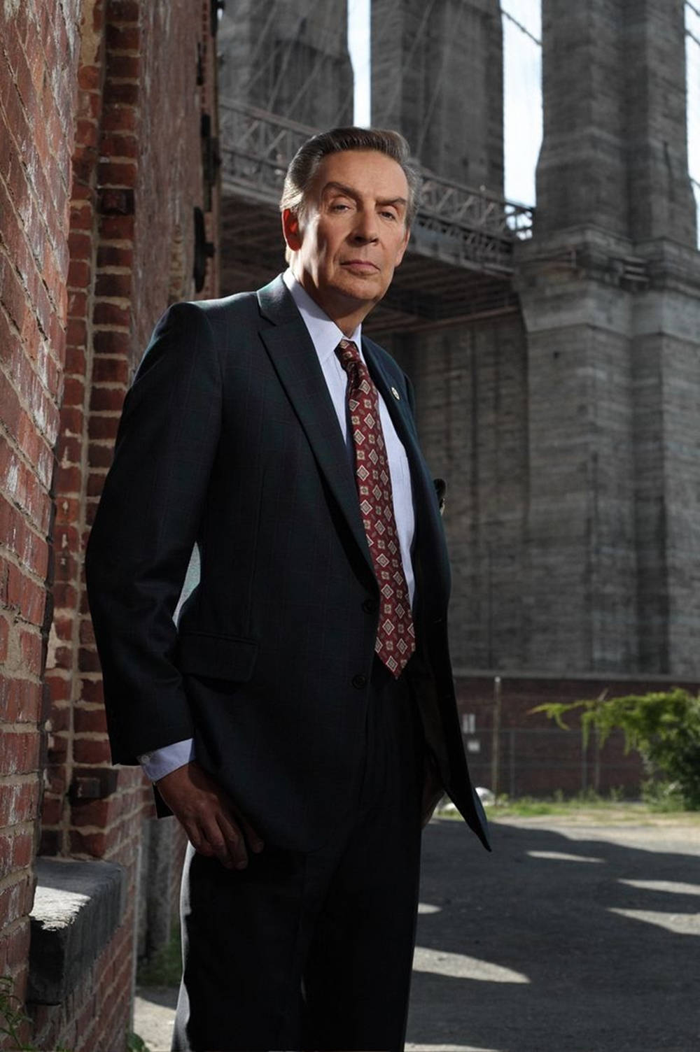 Jerry Orbach in his iconic role in Law and Order Wallpaper