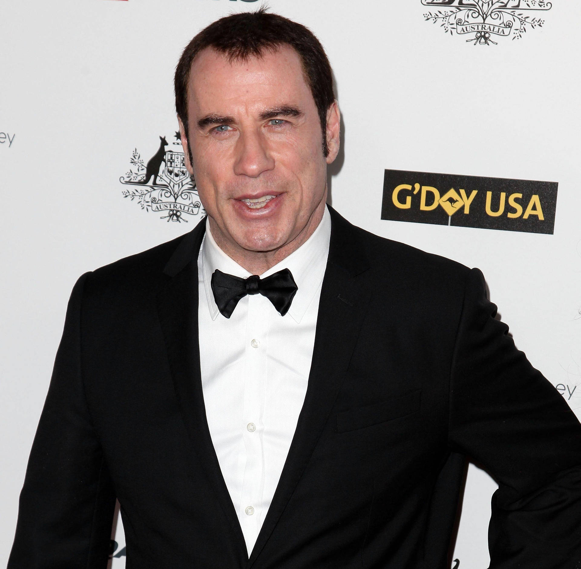 Americanischerschauspieler John Travolta Bei Einer Preisverleihung Wallpaper