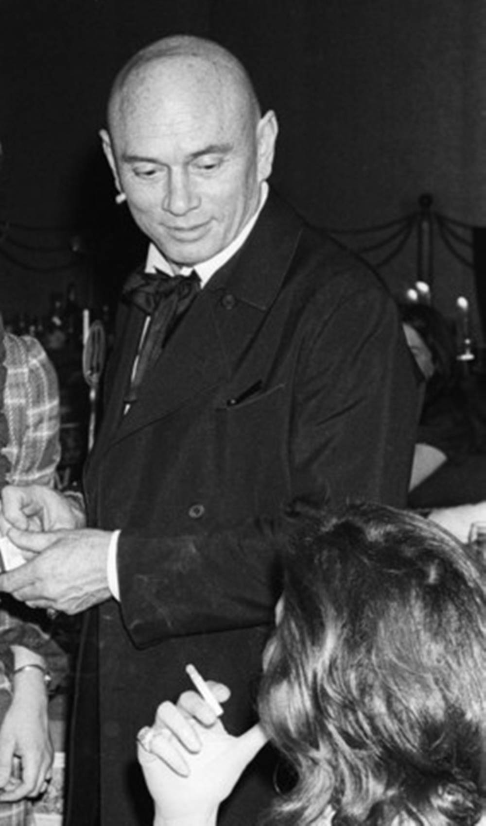 Actorestadounidense Yul Brynner, Fotografía De 1973 En Manhattan. Fondo de pantalla